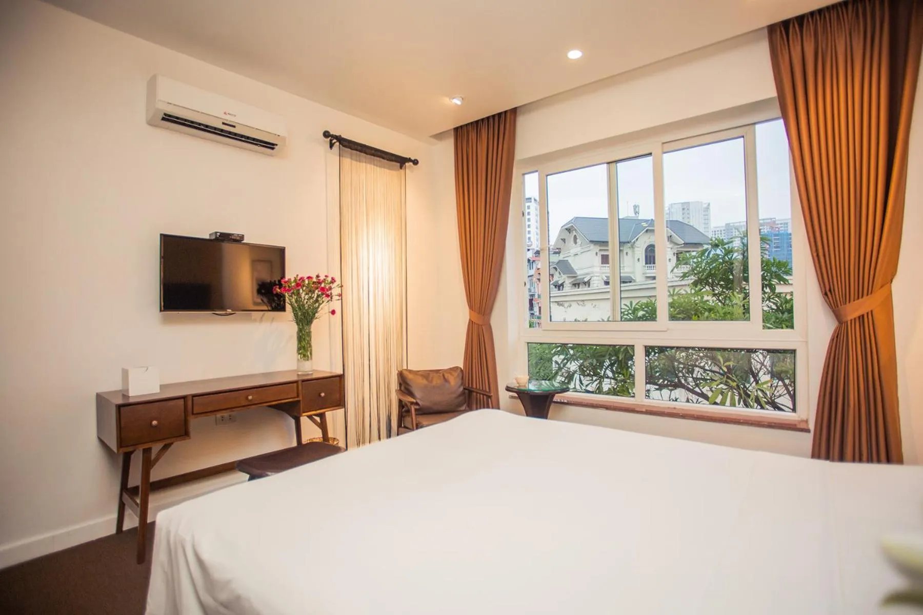 Spring, Bed in Dinh Hotel