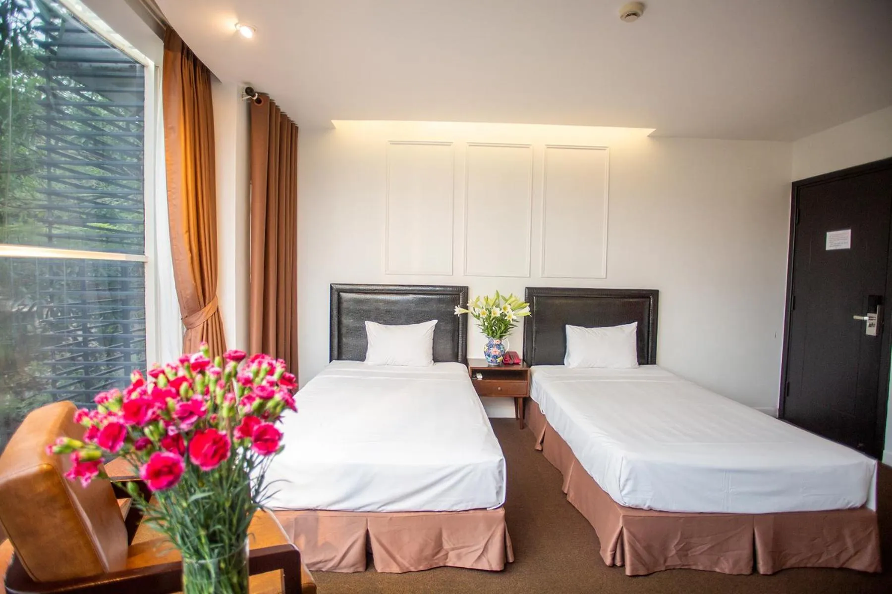 TV and multimedia, Bed in Dinh Hotel