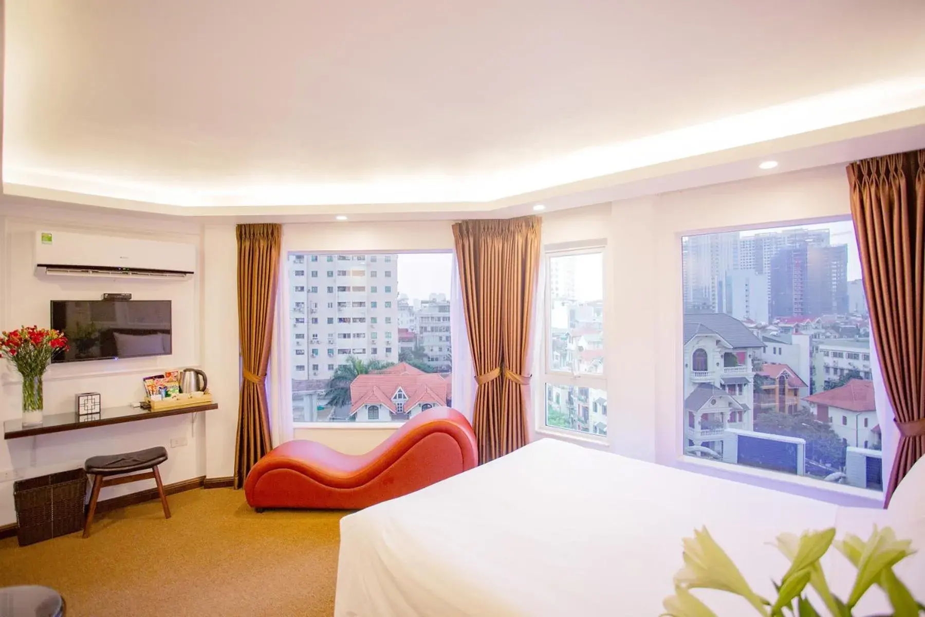 Suite with City View in Dinh Hotel Suite with City View in Dinh Hotel