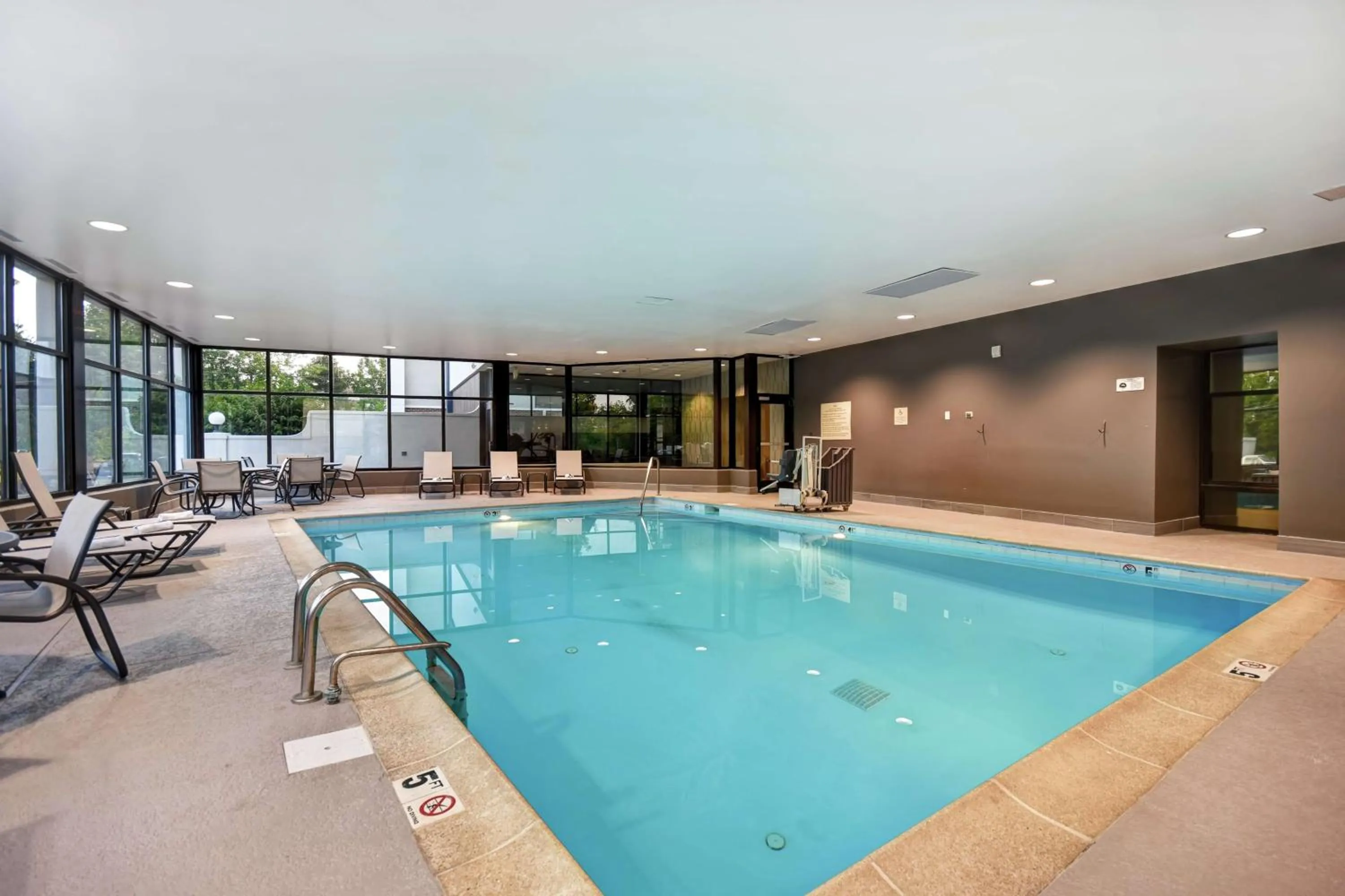 Pool view in Hampton Inn Lexington I-75