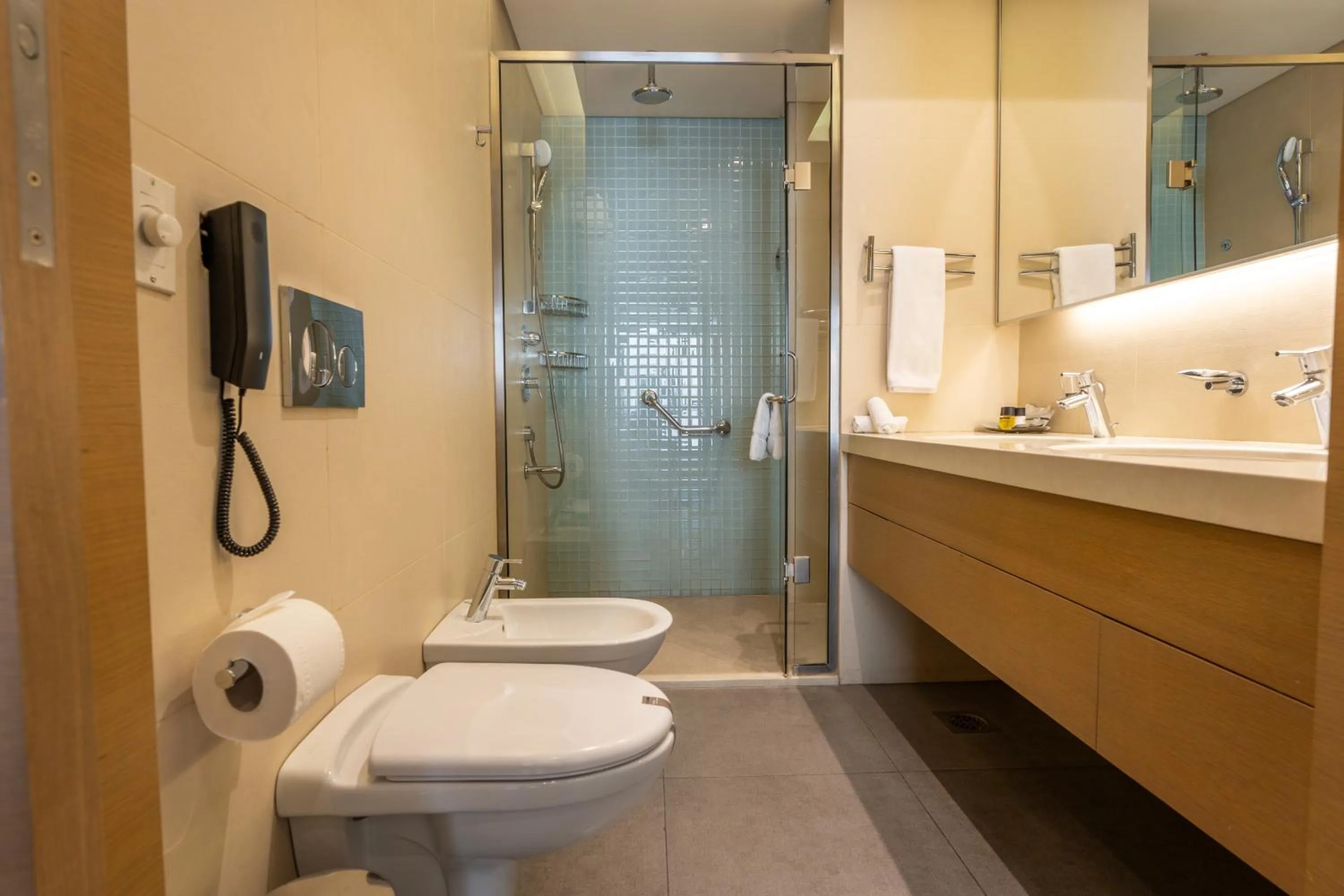 Shower in Saifi Suites Hotel