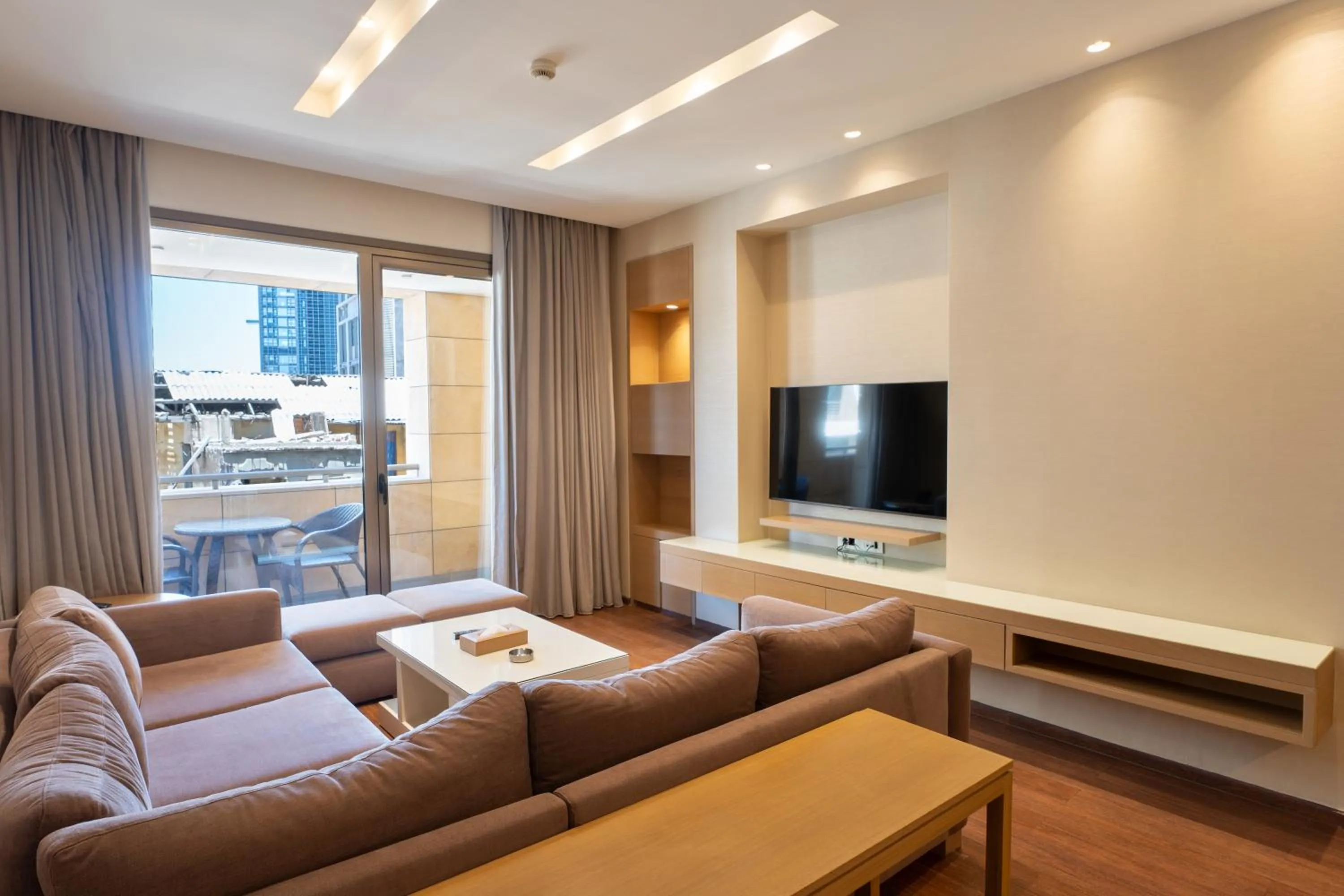 TV and multimedia in Saifi Suites Hotel