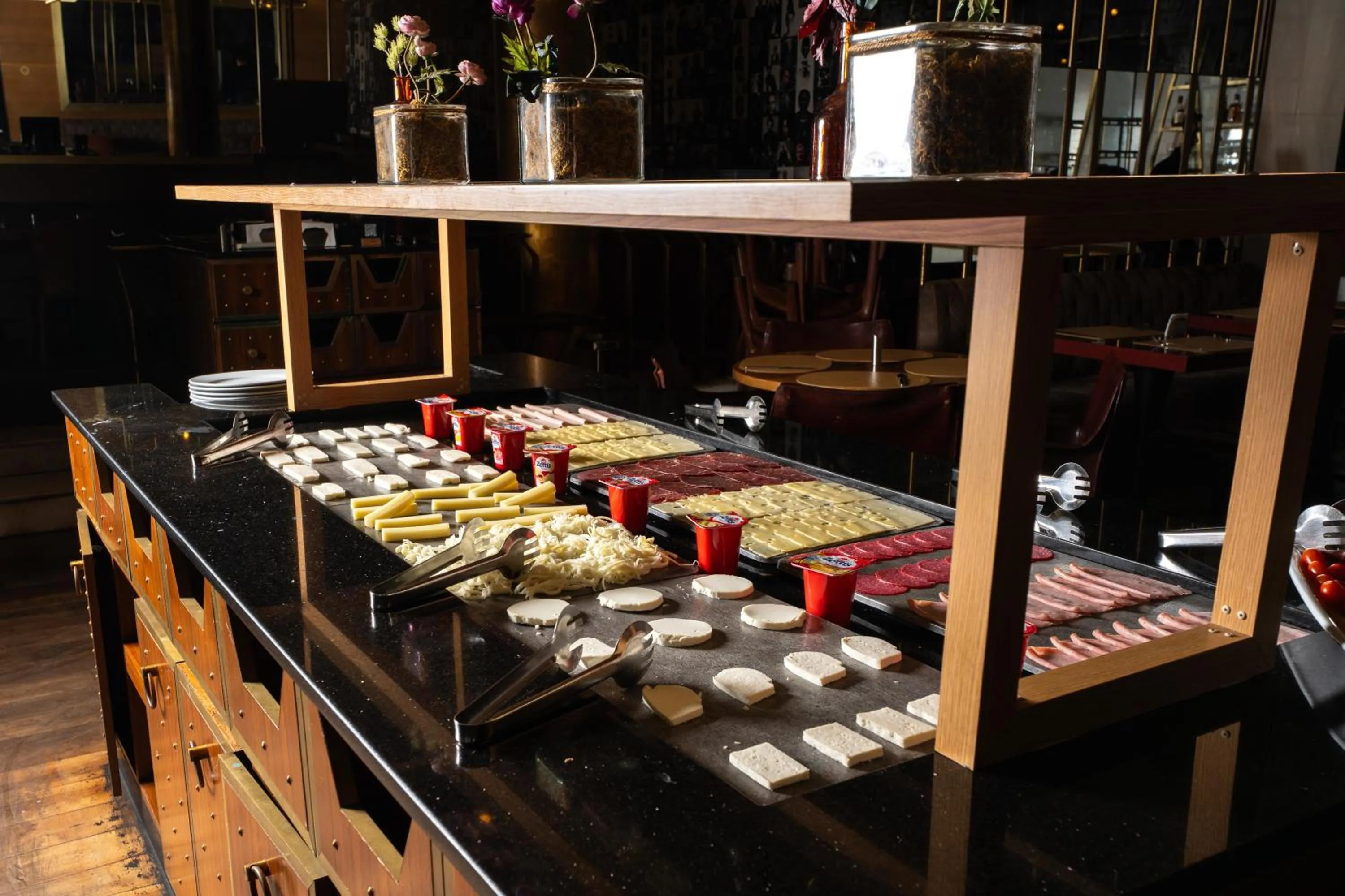 Food and drinks in Saifi Suites Hotel