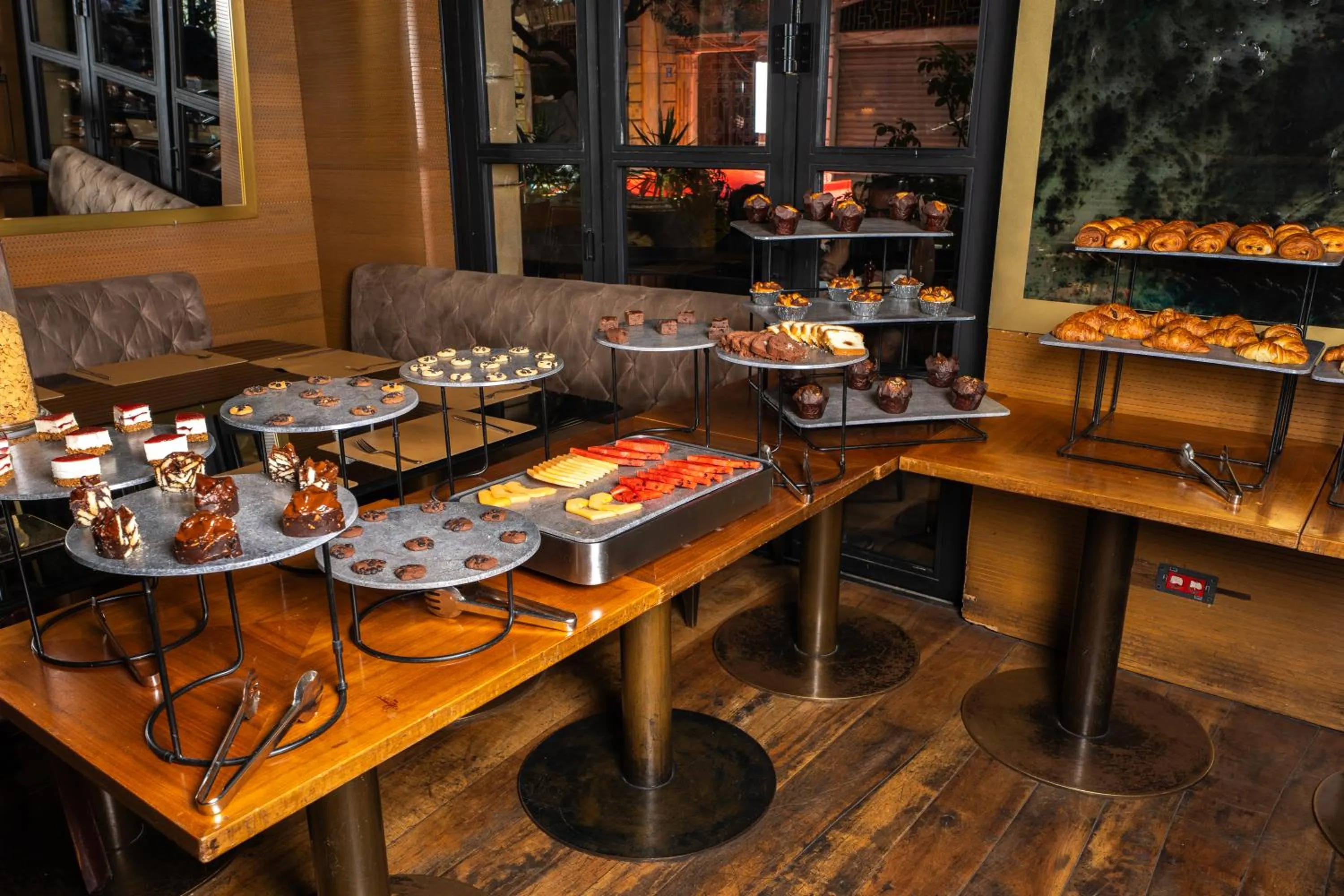 Food in Saifi Suites Hotel