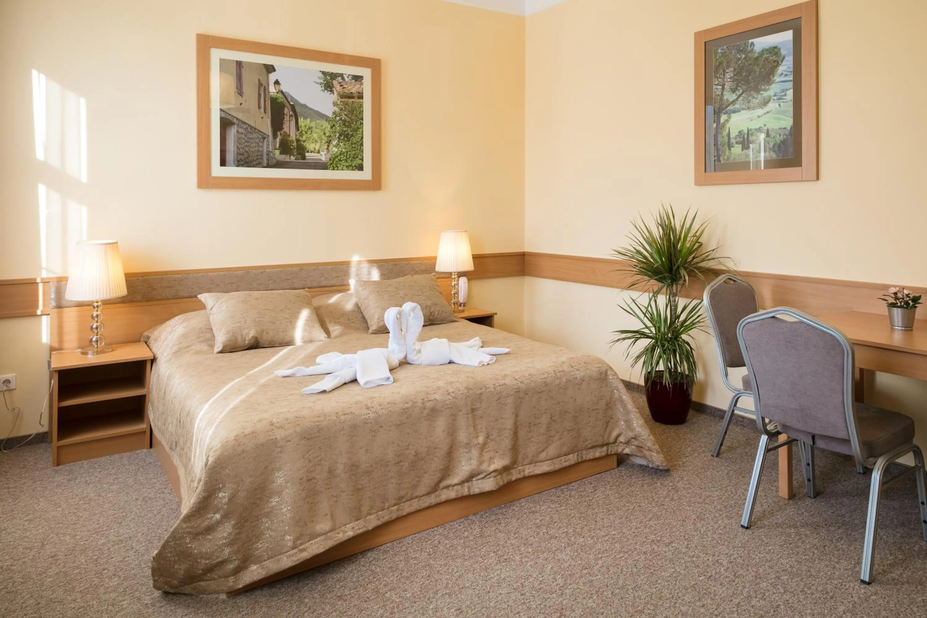 Breakfast, Bed in Aquasol Resort