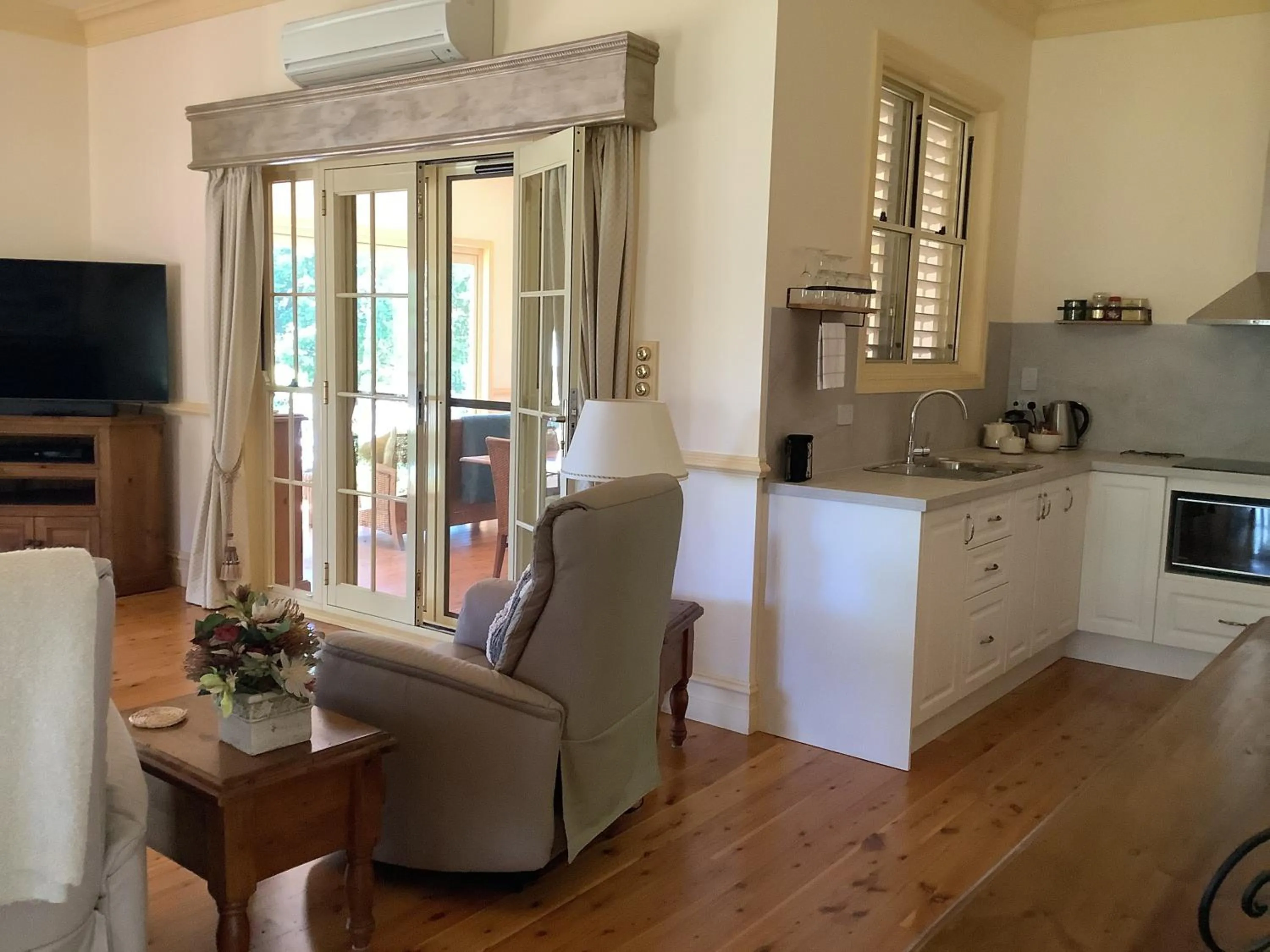 Kitchen or kitchenette in Pericoe Retreat