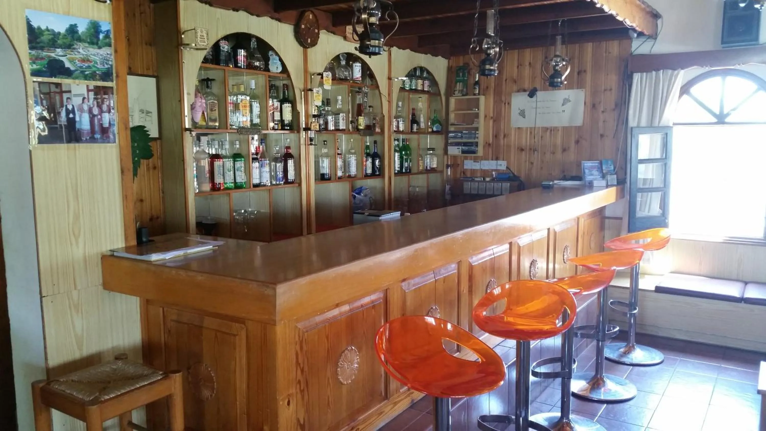 Restaurant/places to eat in Pelekanos Apartments