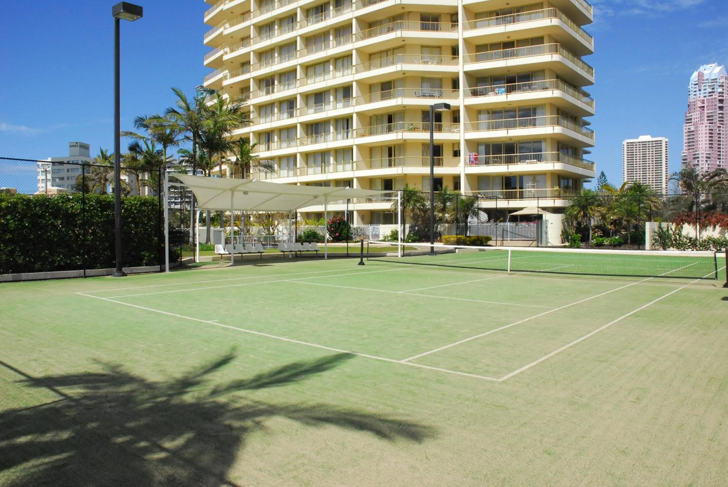 Tennis court in Contessa Holiday Apartments