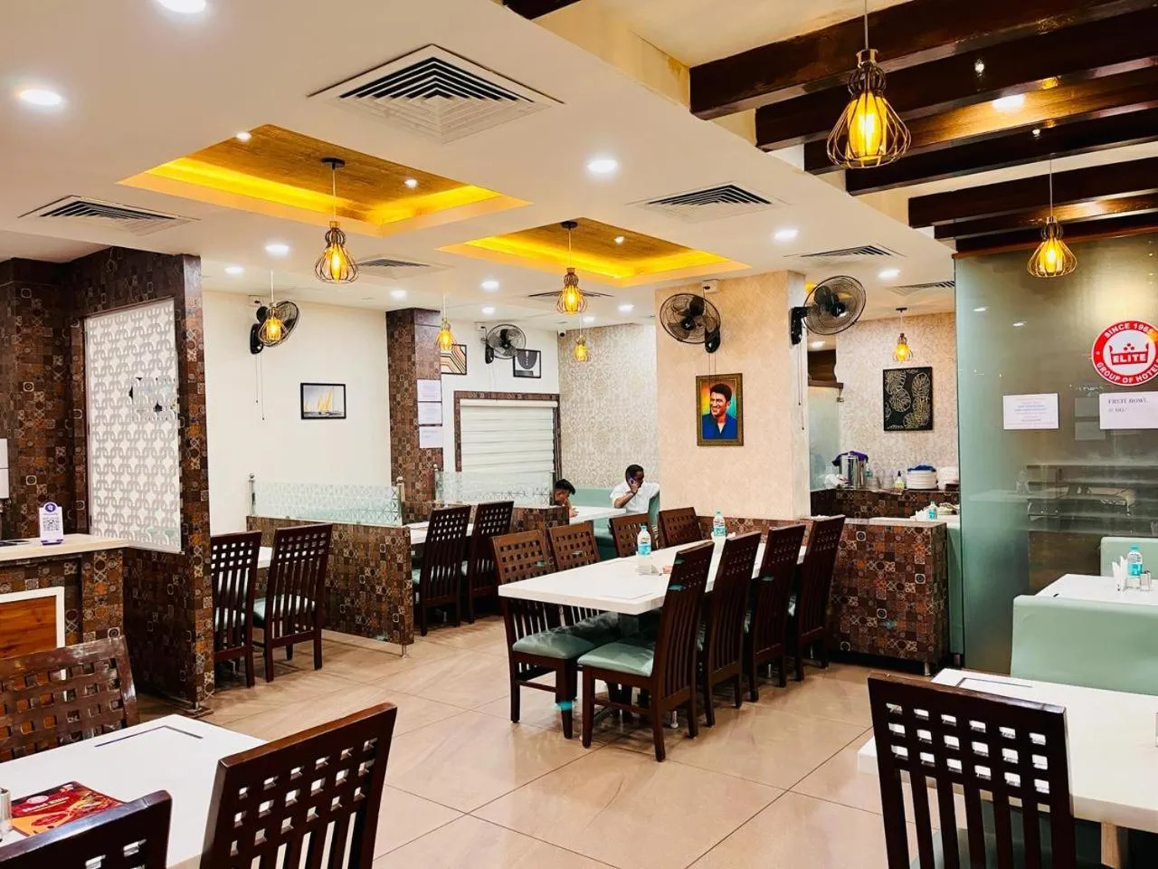 Restaurant/places to eat in Hotel Dr Rajkumar International