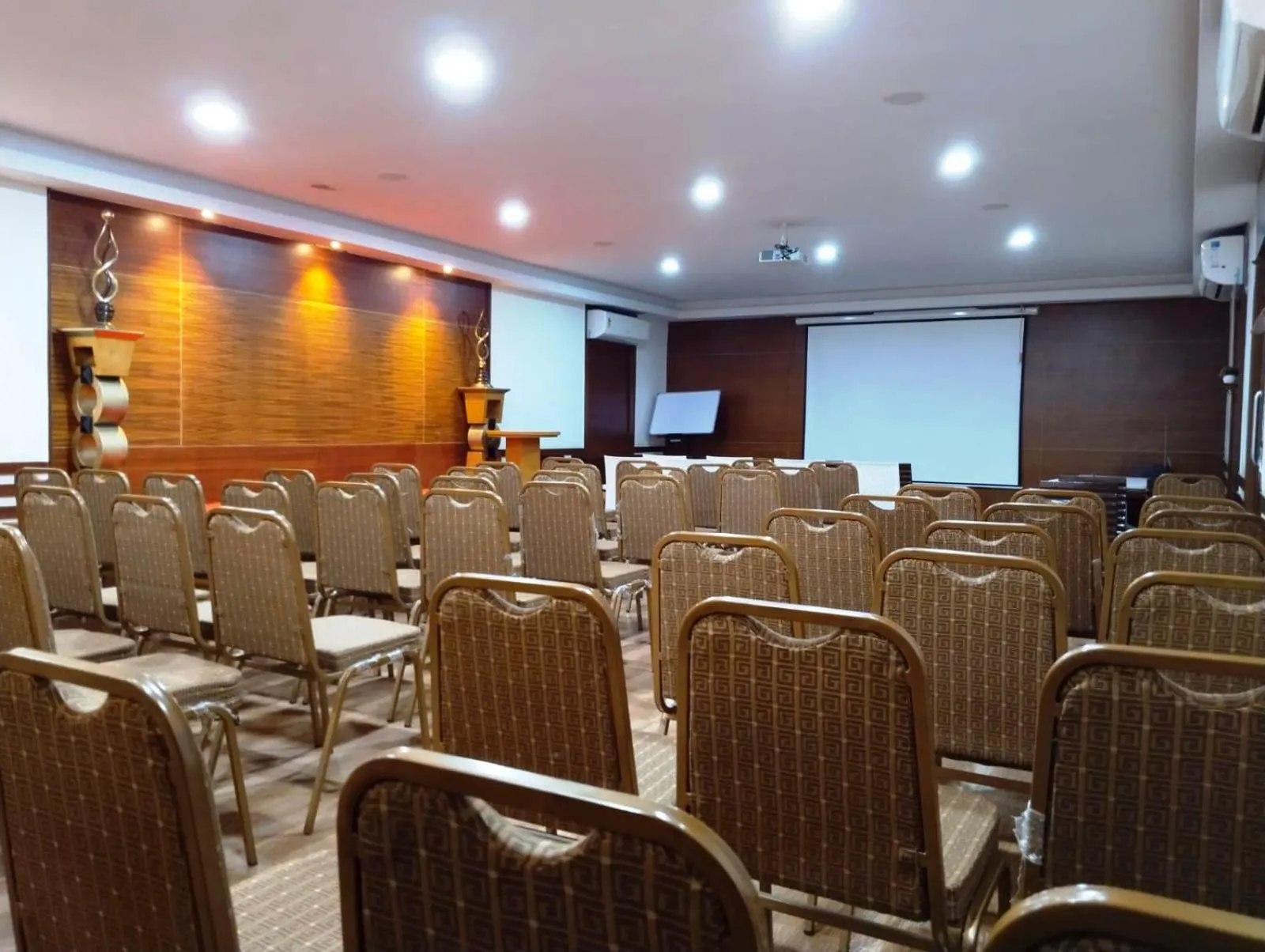 Banquet/Function facilities in Hotel Dr Rajkumar International