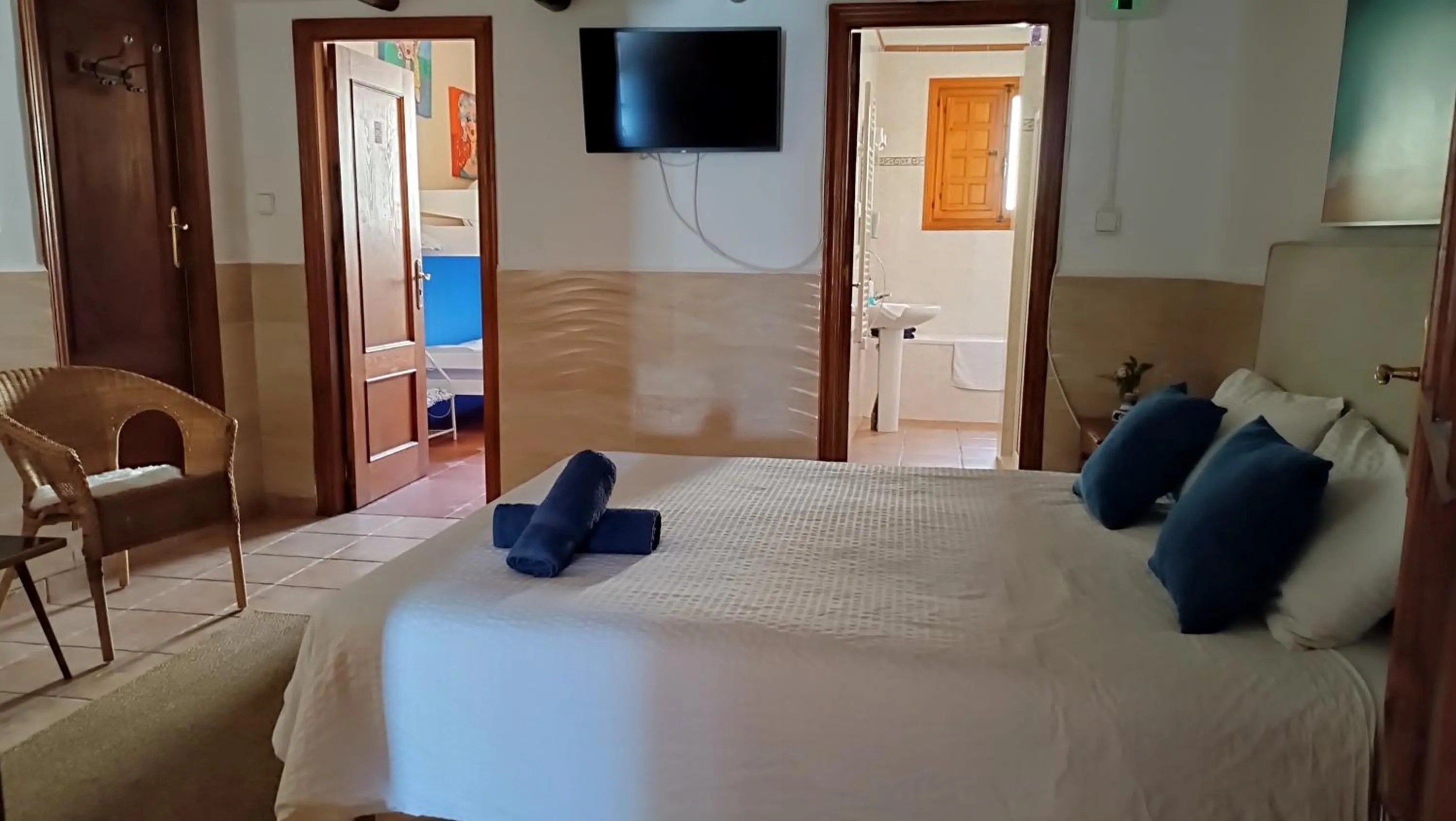 Bedroom, Bed in Sunny Vista