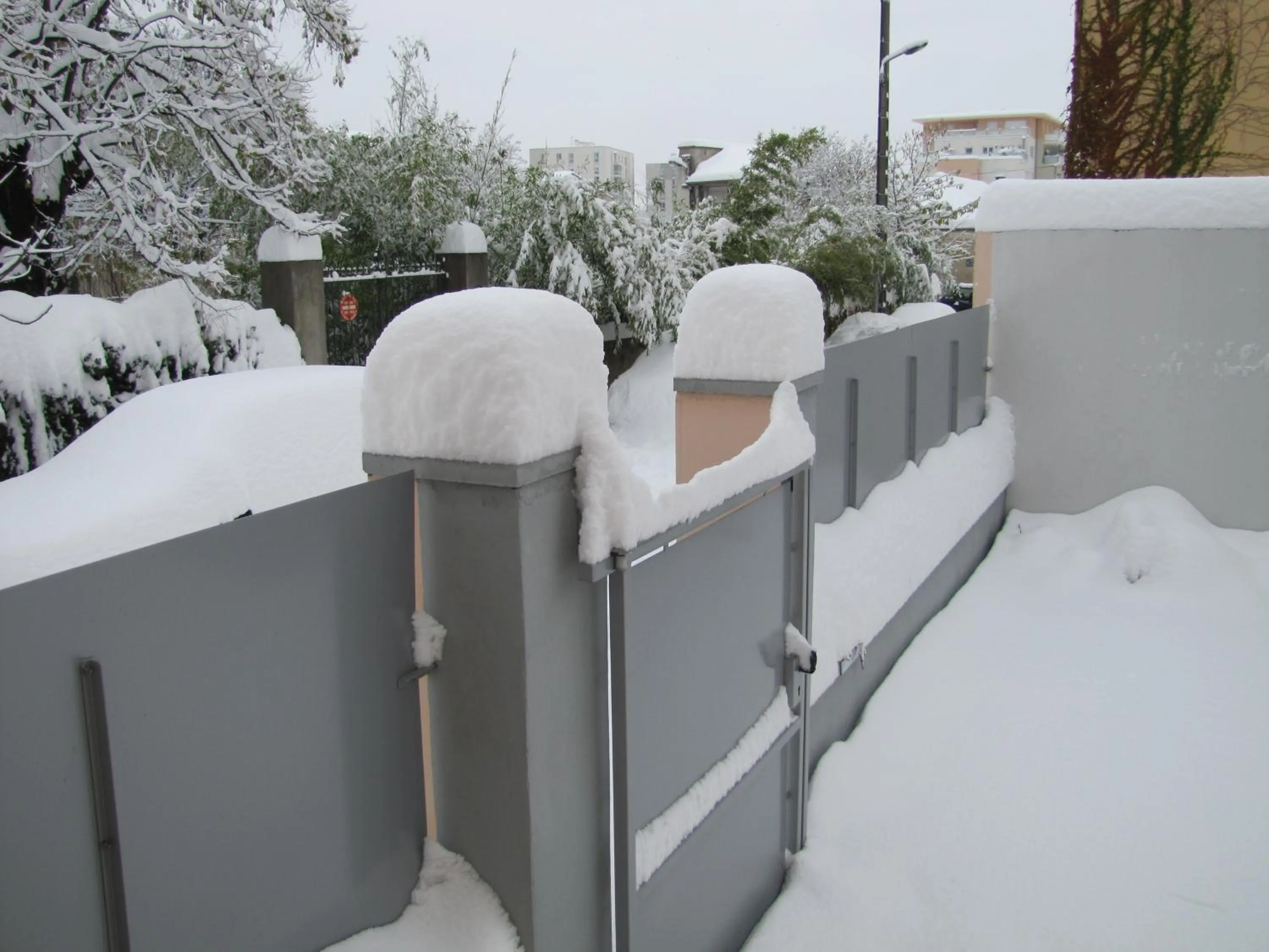 Garden view in Chambres d'Hôtes Les Muriers