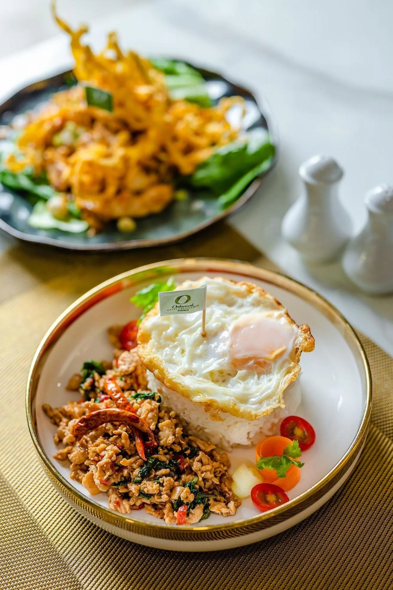 Restaurant/places to eat in Oakwood Hotel & Residence Bangkok