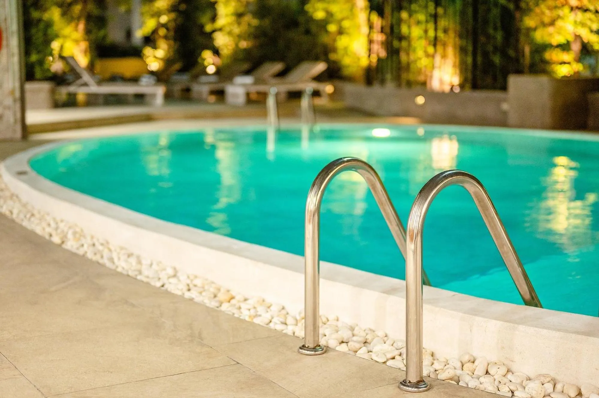Swimming pool in Oakwood Hotel & Residence Bangkok