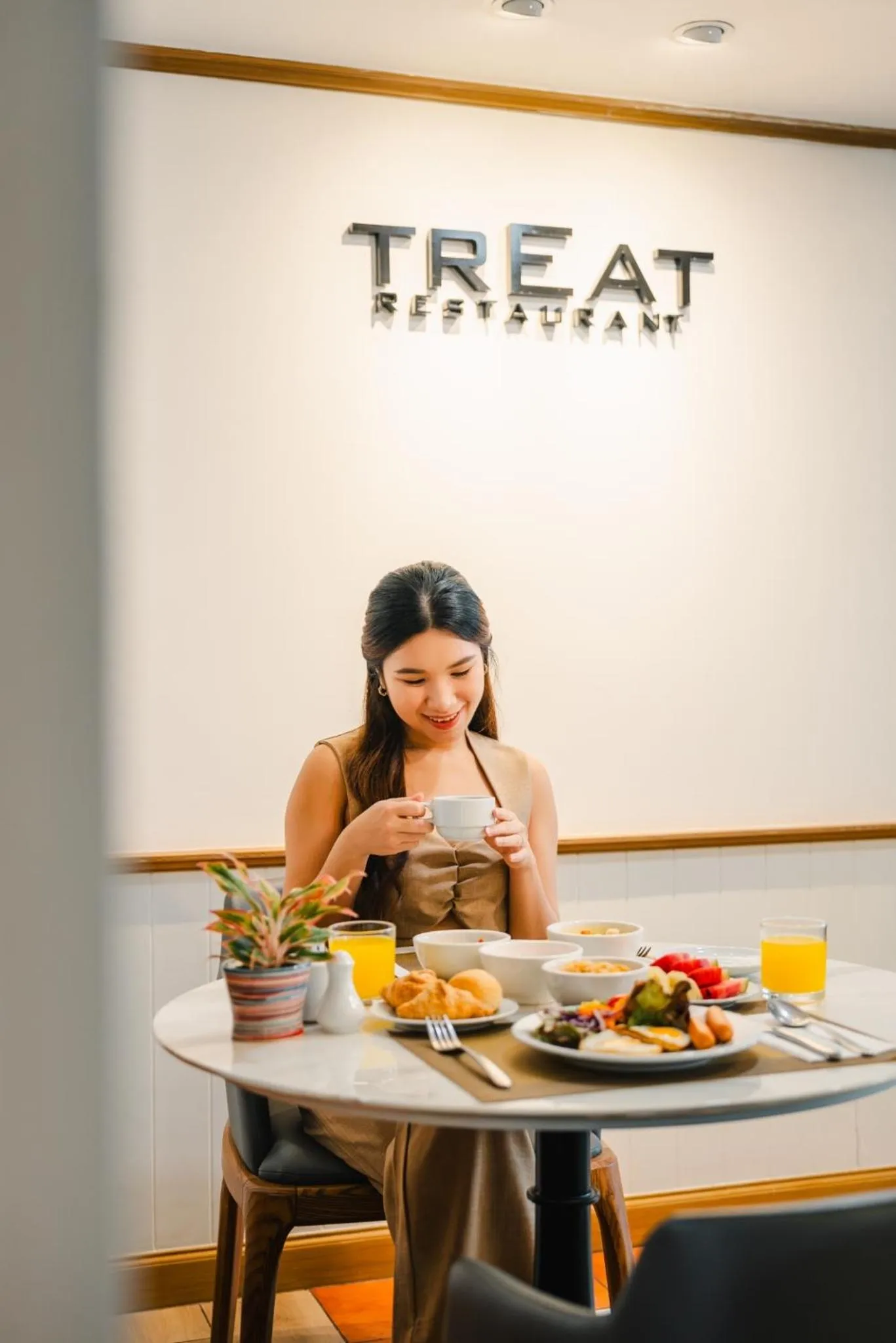 Restaurant/places to eat in Oakwood Hotel & Residence Bangkok