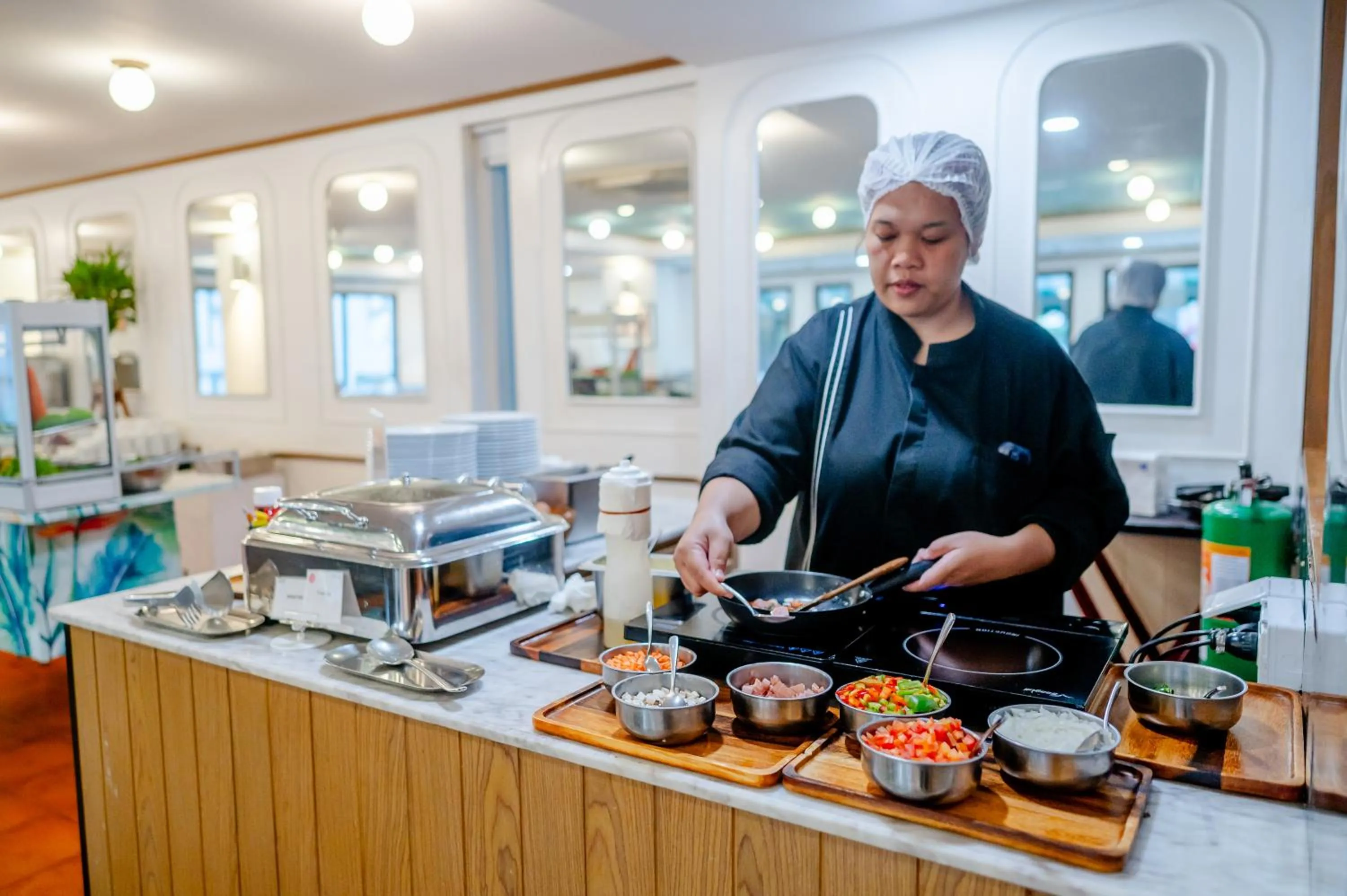 Restaurant/places to eat in Oakwood Hotel & Residence Bangkok