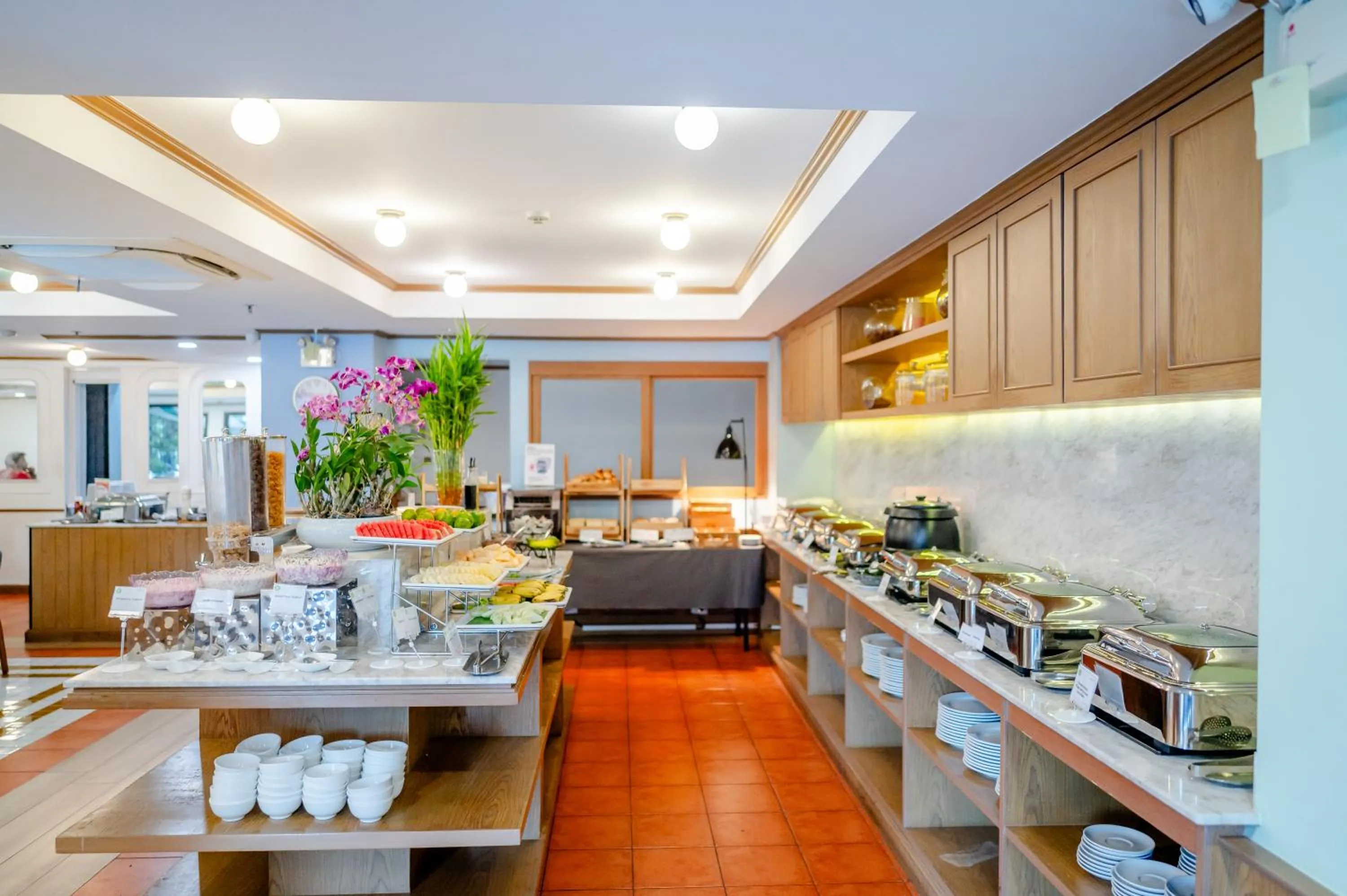Restaurant/places to eat in Oakwood Hotel & Residence Bangkok