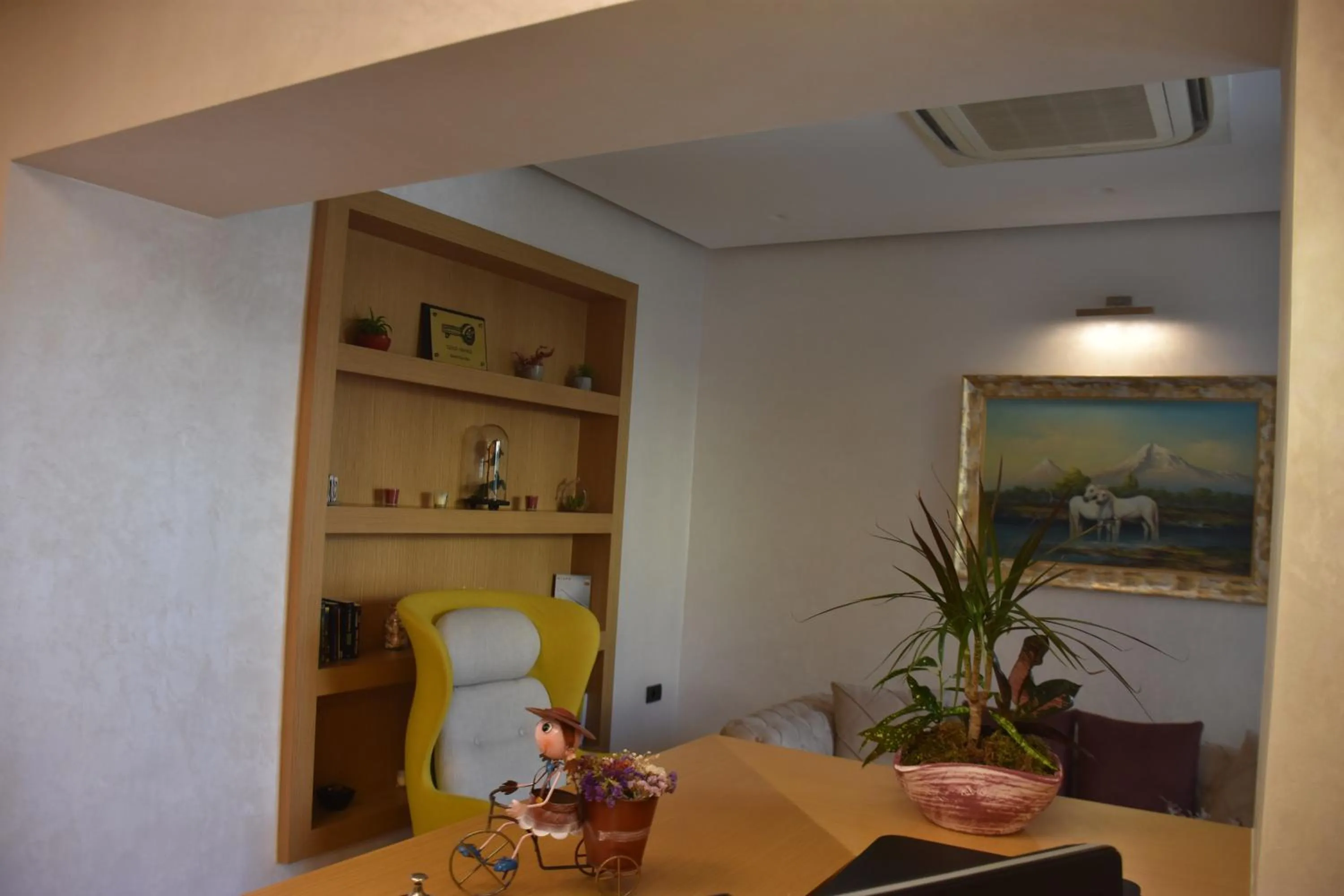 Seating area in Oxford hotel