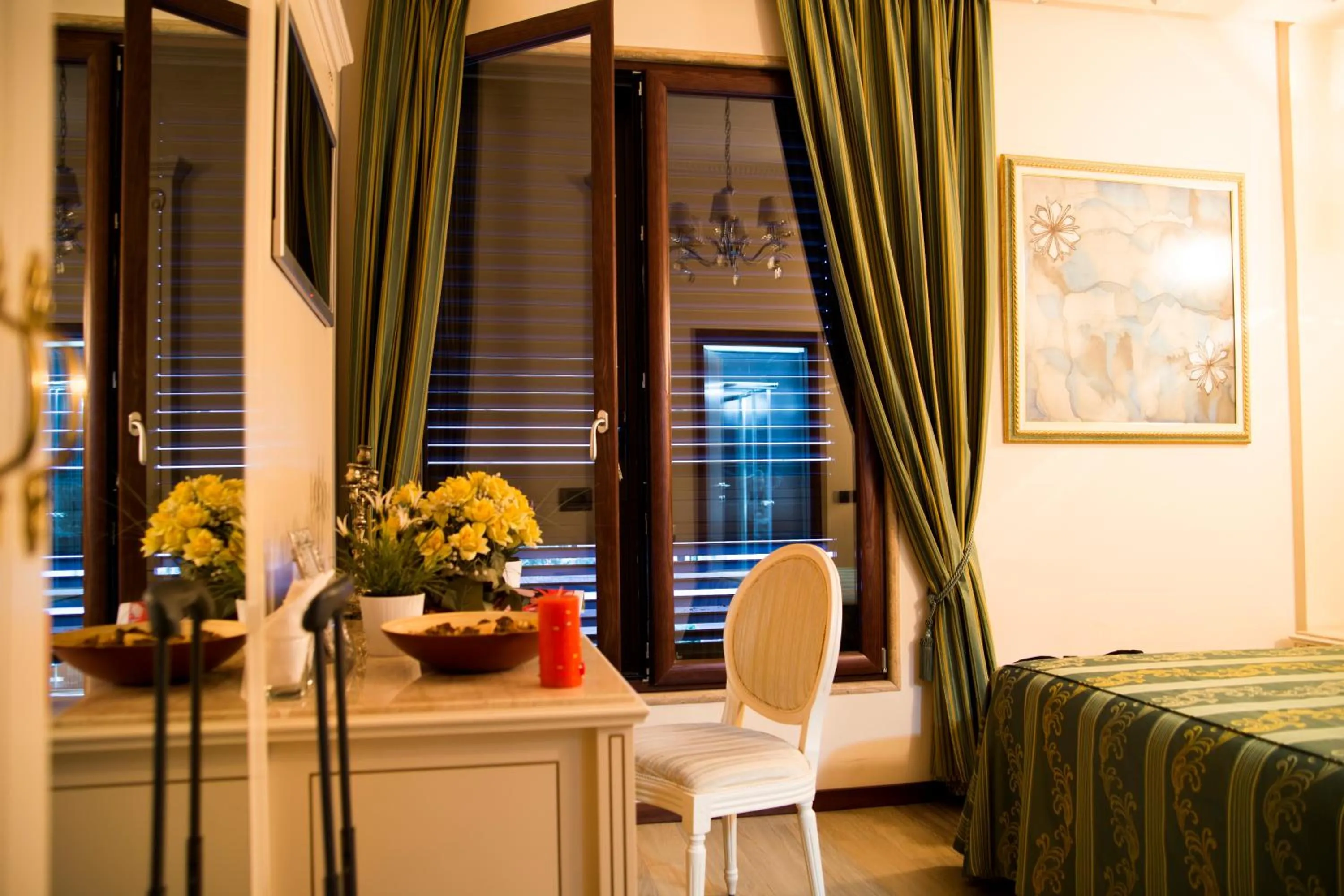 Photo of the whole room, Bed in Oxford hotel