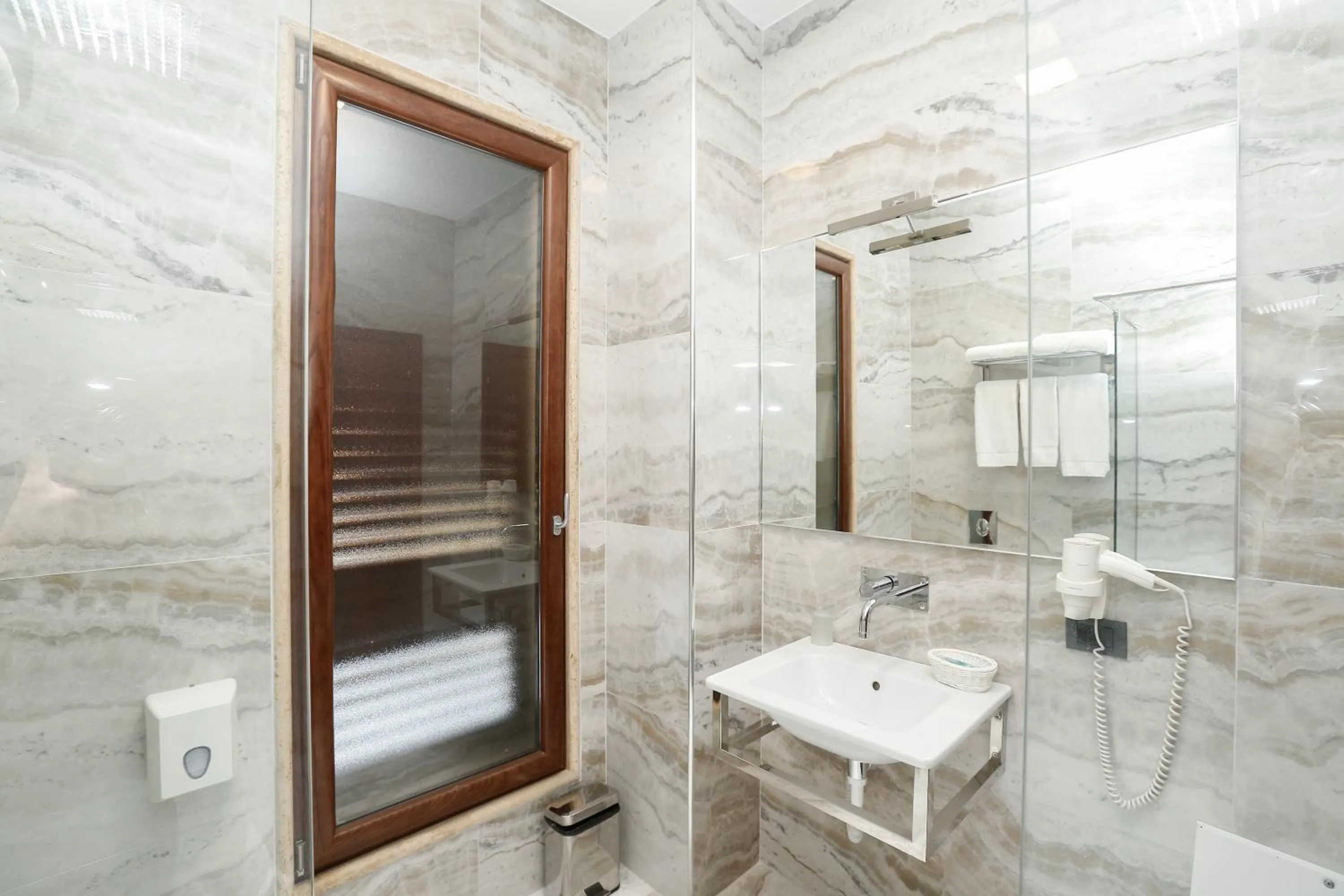 Bathroom in Oxford hotel