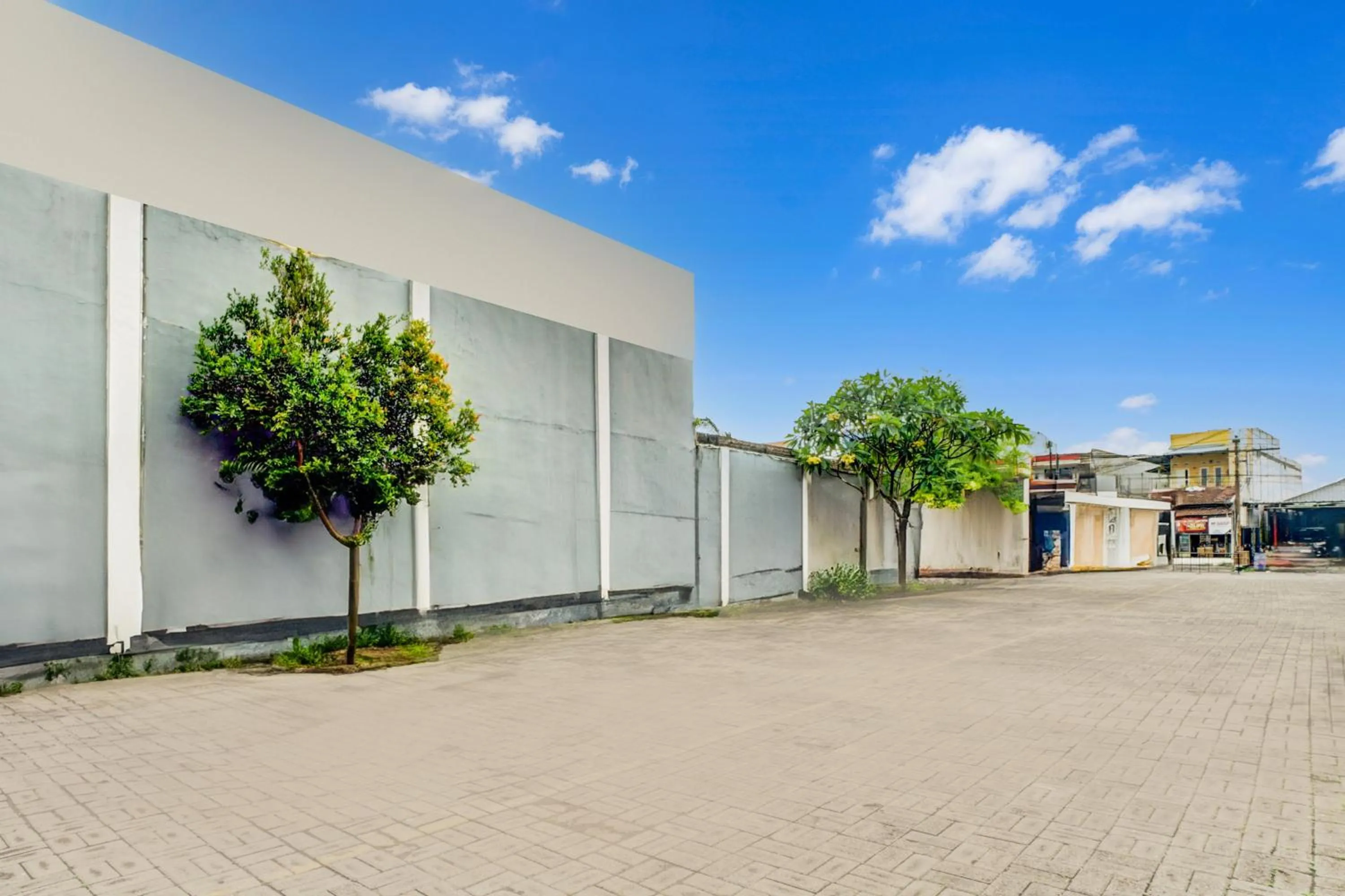 Lobby or reception in Hotel O Siwalankerto Near Surabaya Carnival