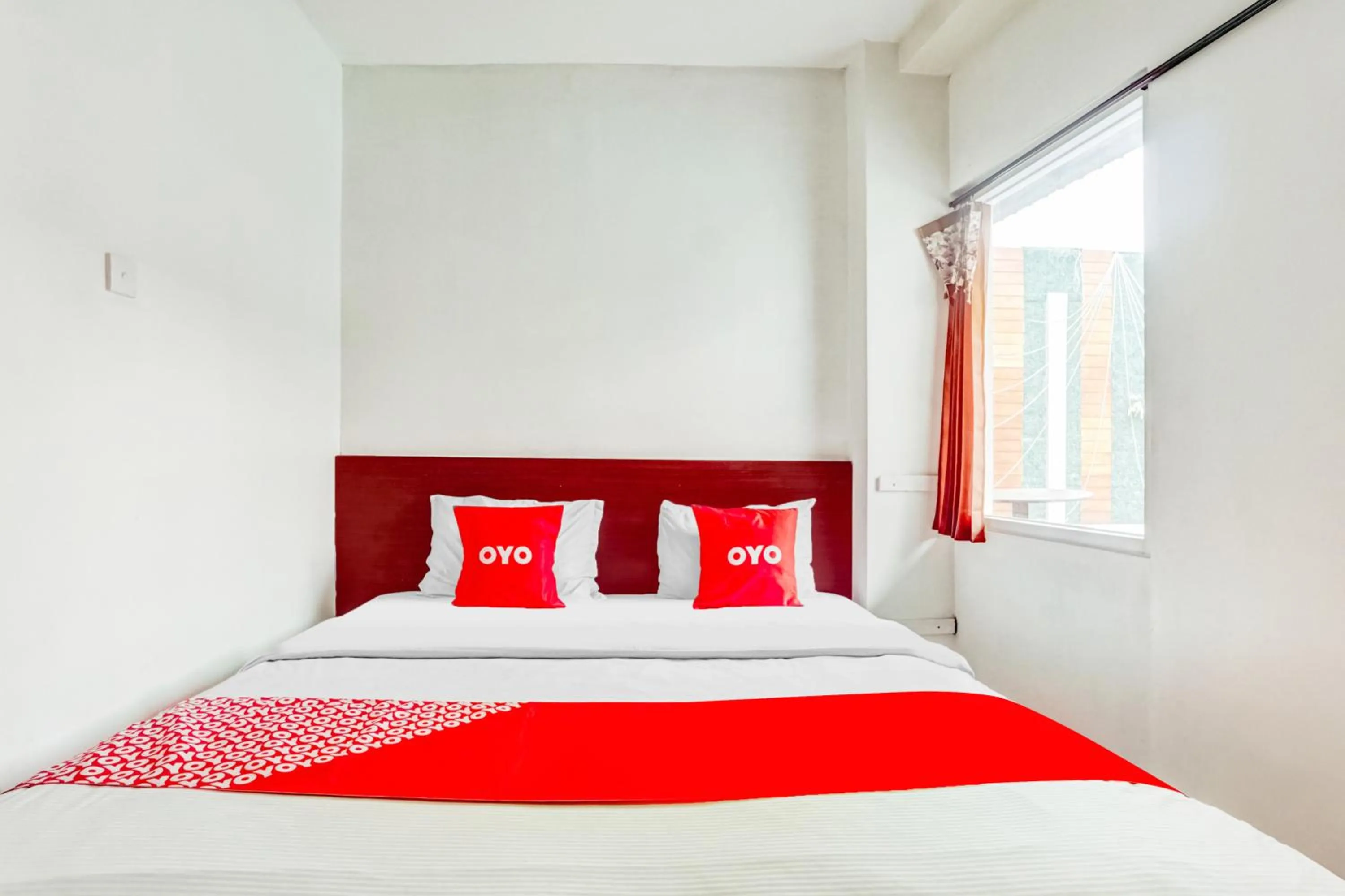 Bedroom, Bed in Hotel O Siwalankerto Near Surabaya Carnival