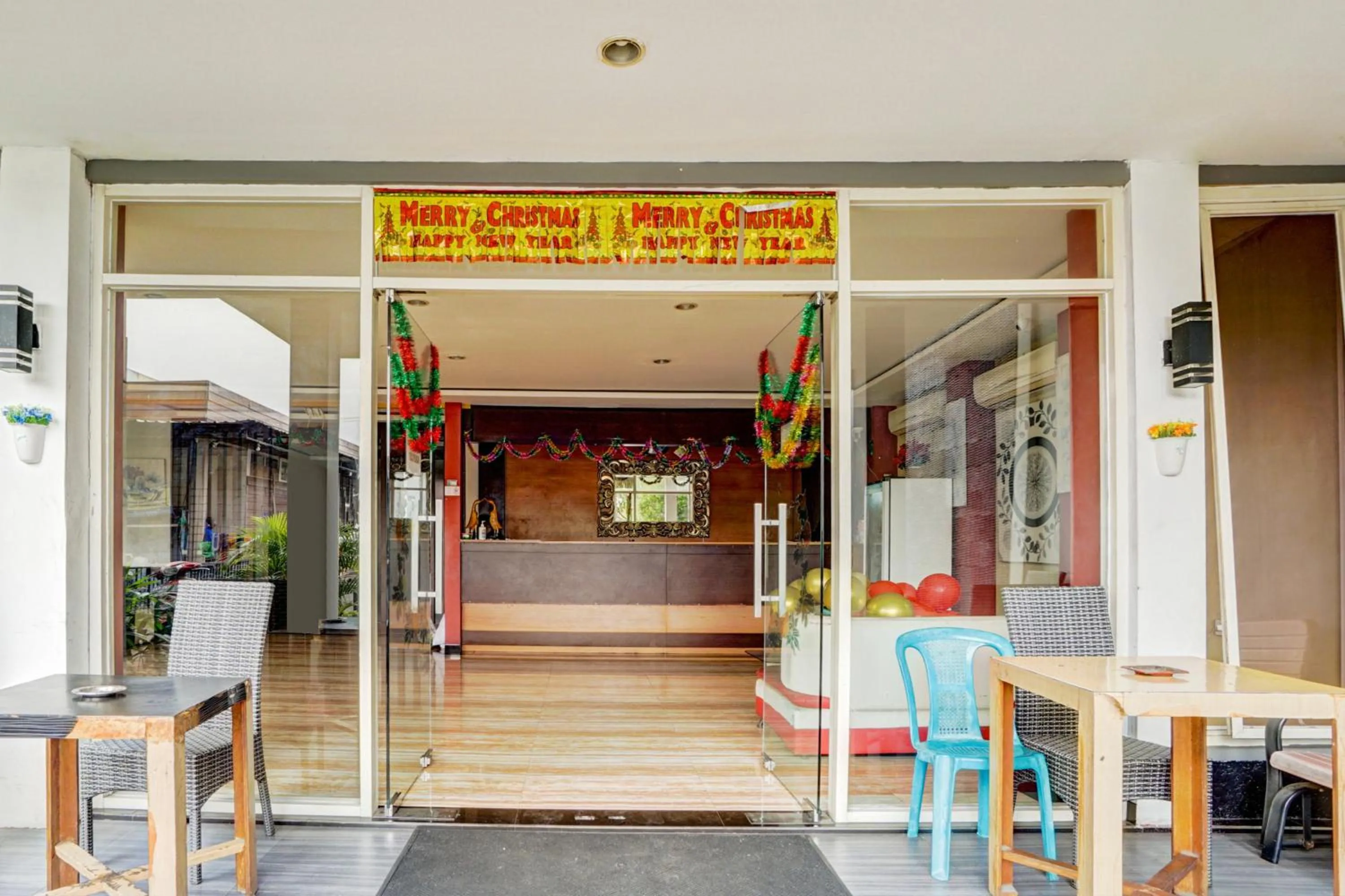 Facade/entrance in Hotel O Siwalankerto Near Surabaya Carnival