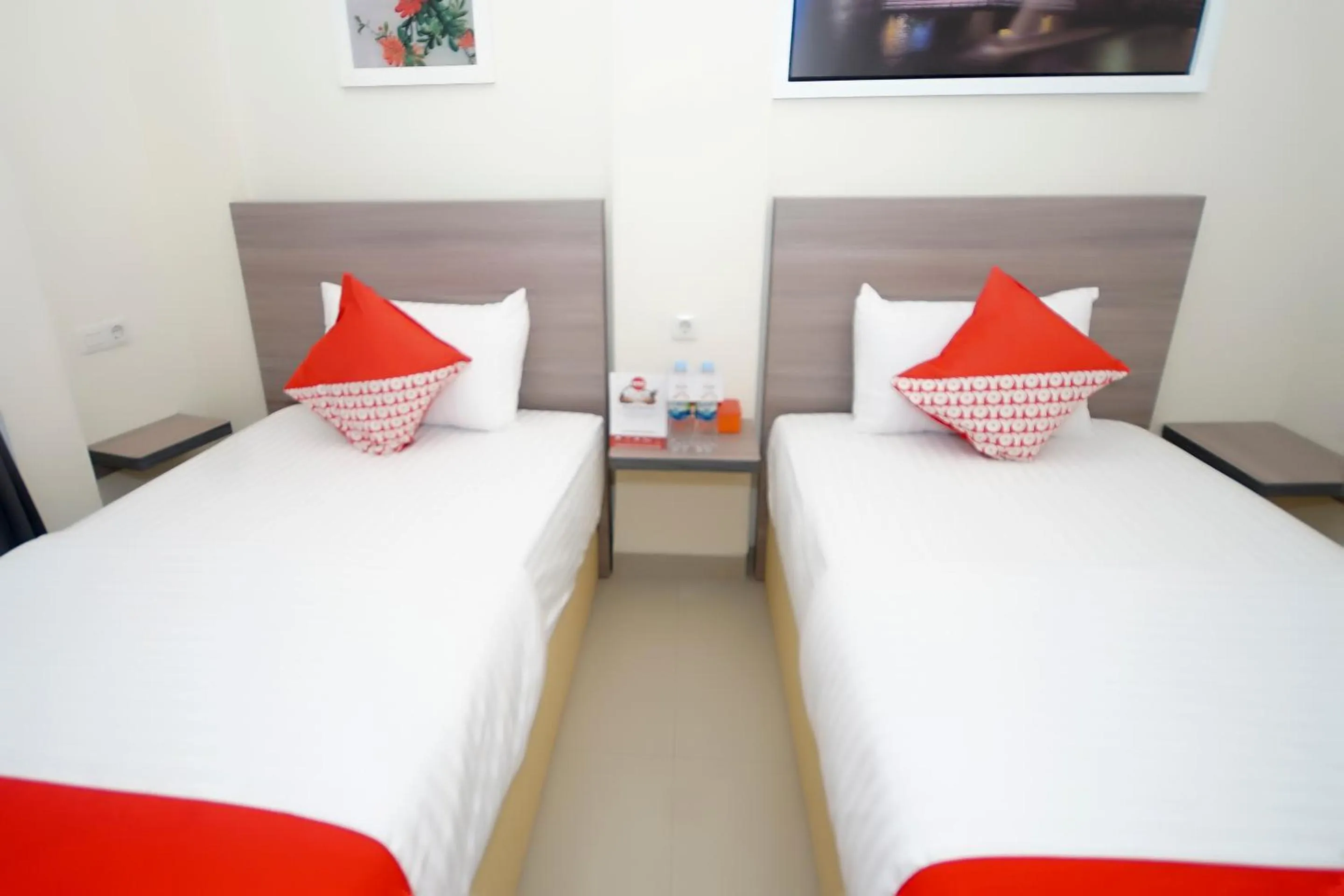 Bedroom in OYO 251 The Maximus Inn Hotel