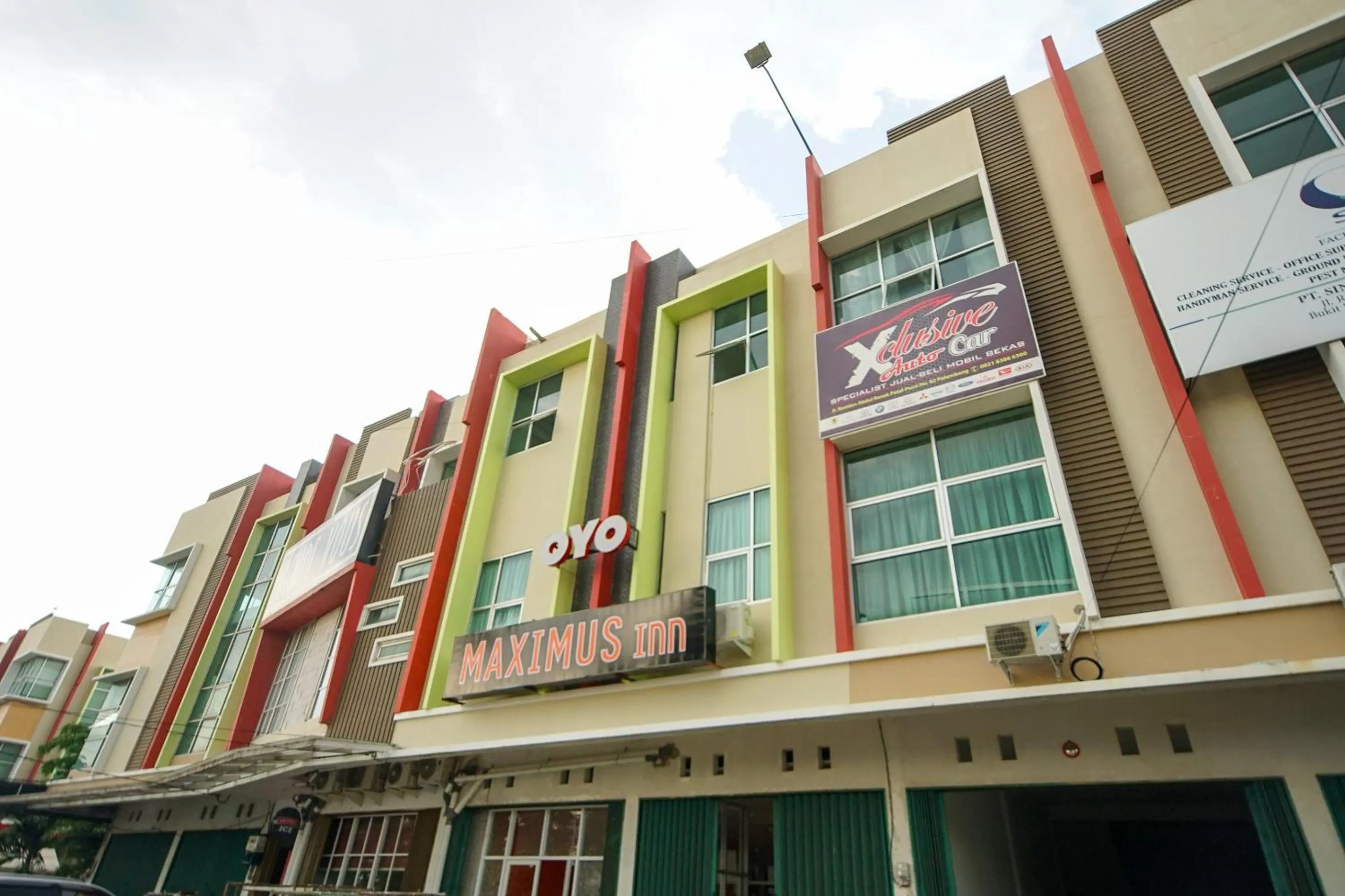 Facade/entrance, Property Building in OYO 251 The Maximus Inn Hotel