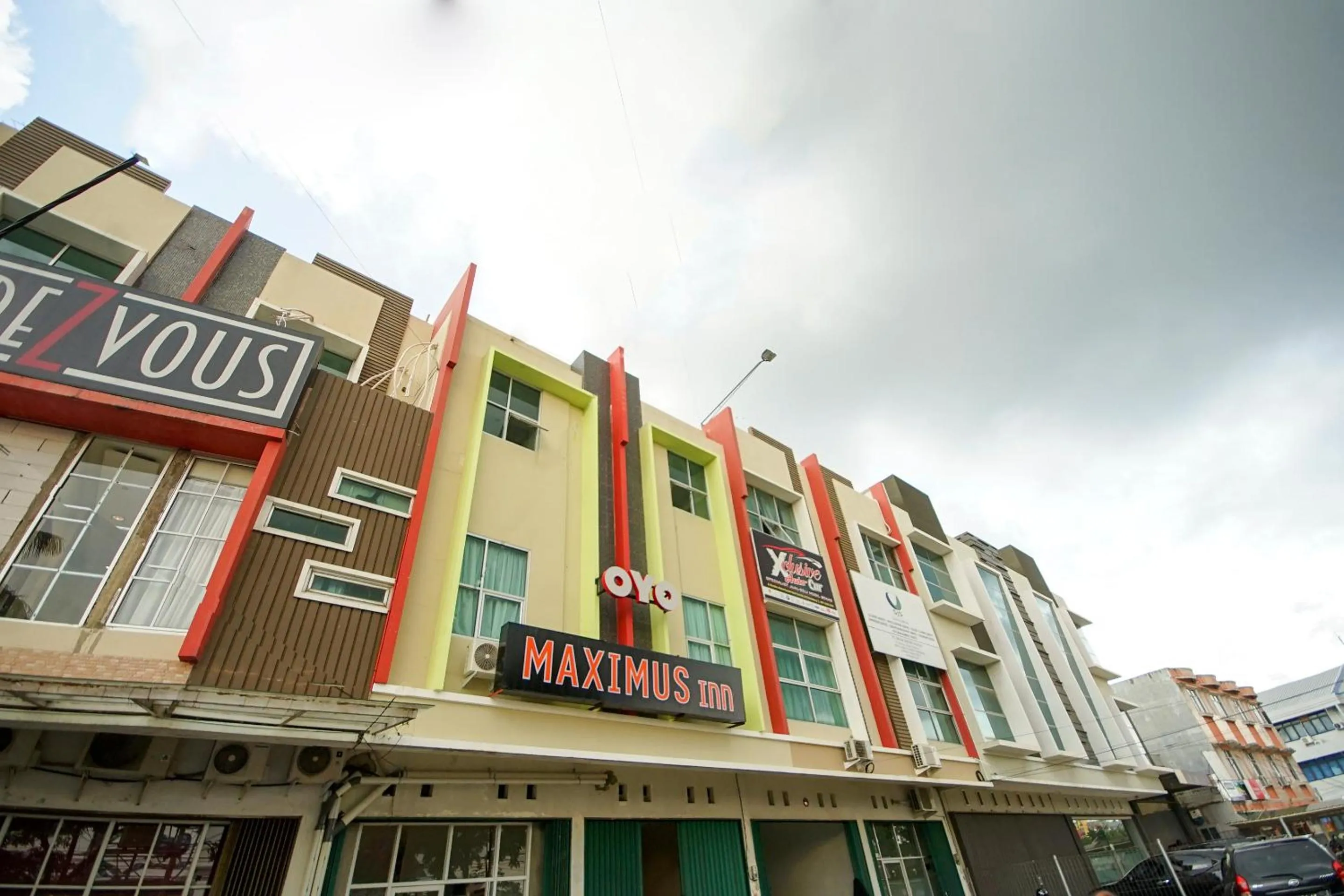 Facade/entrance, Property Building in OYO 251 The Maximus Inn Hotel