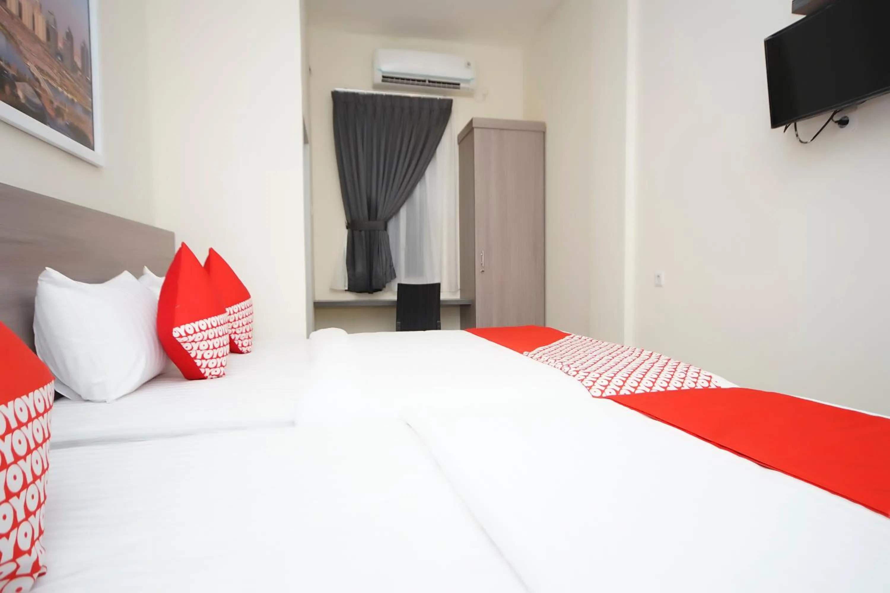 Bedroom in OYO 251 The Maximus Inn Hotel