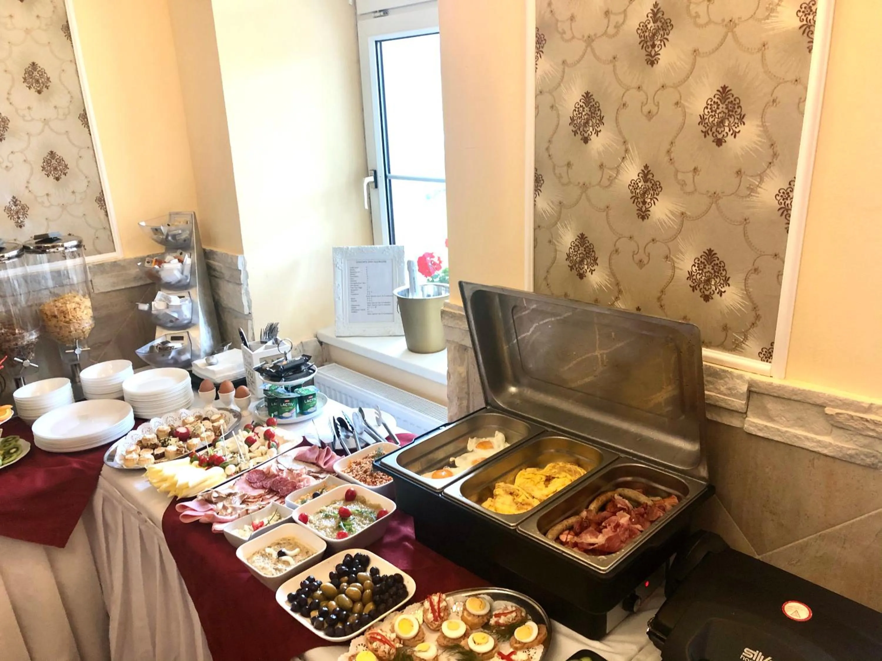 Breakfast in Lambach Villa