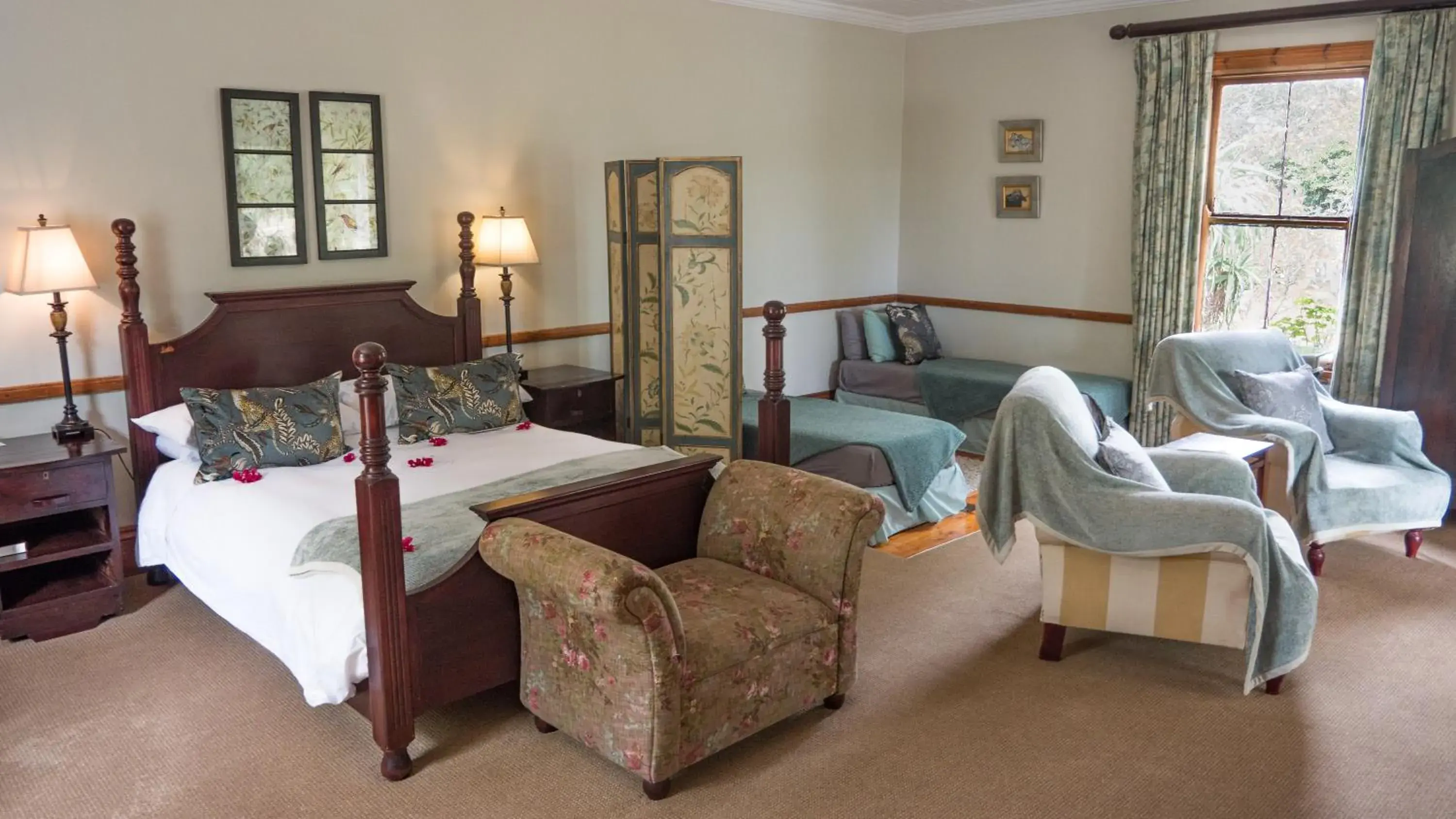 Luxury Suite - single occupancy - Country House in Leeuwenbosch Country House - Amakhala Game Reserve Luxury Suite - single occupancy - Country House in Leeuwenbosch Country House - Amakhala Game Reserve