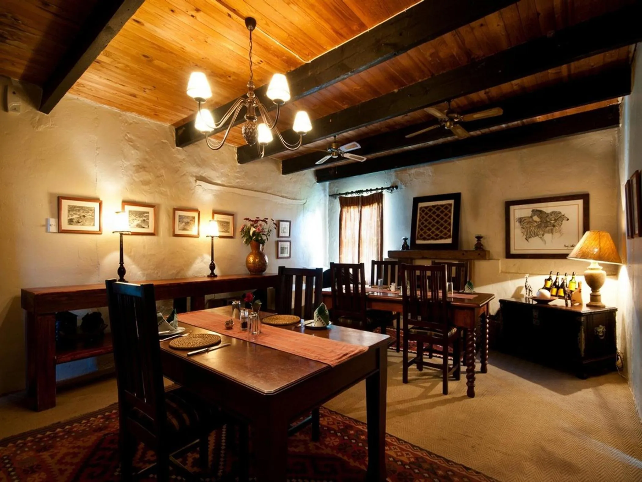 Restaurant/places to eat in Leeuwenbosch Country House - Amakhala Game Reserve