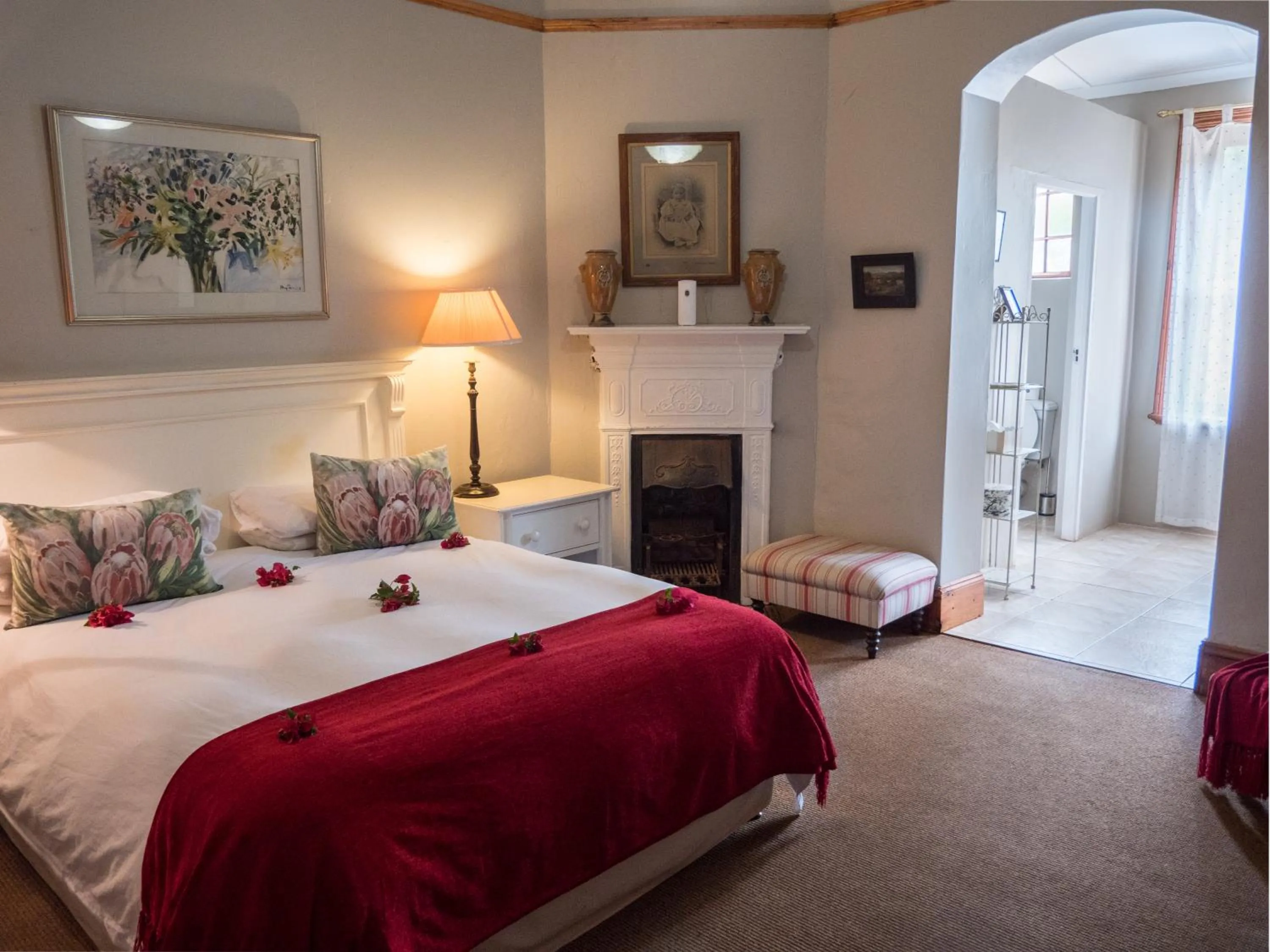 Bed in Leeuwenbosch Country House - Amakhala Game Reserve