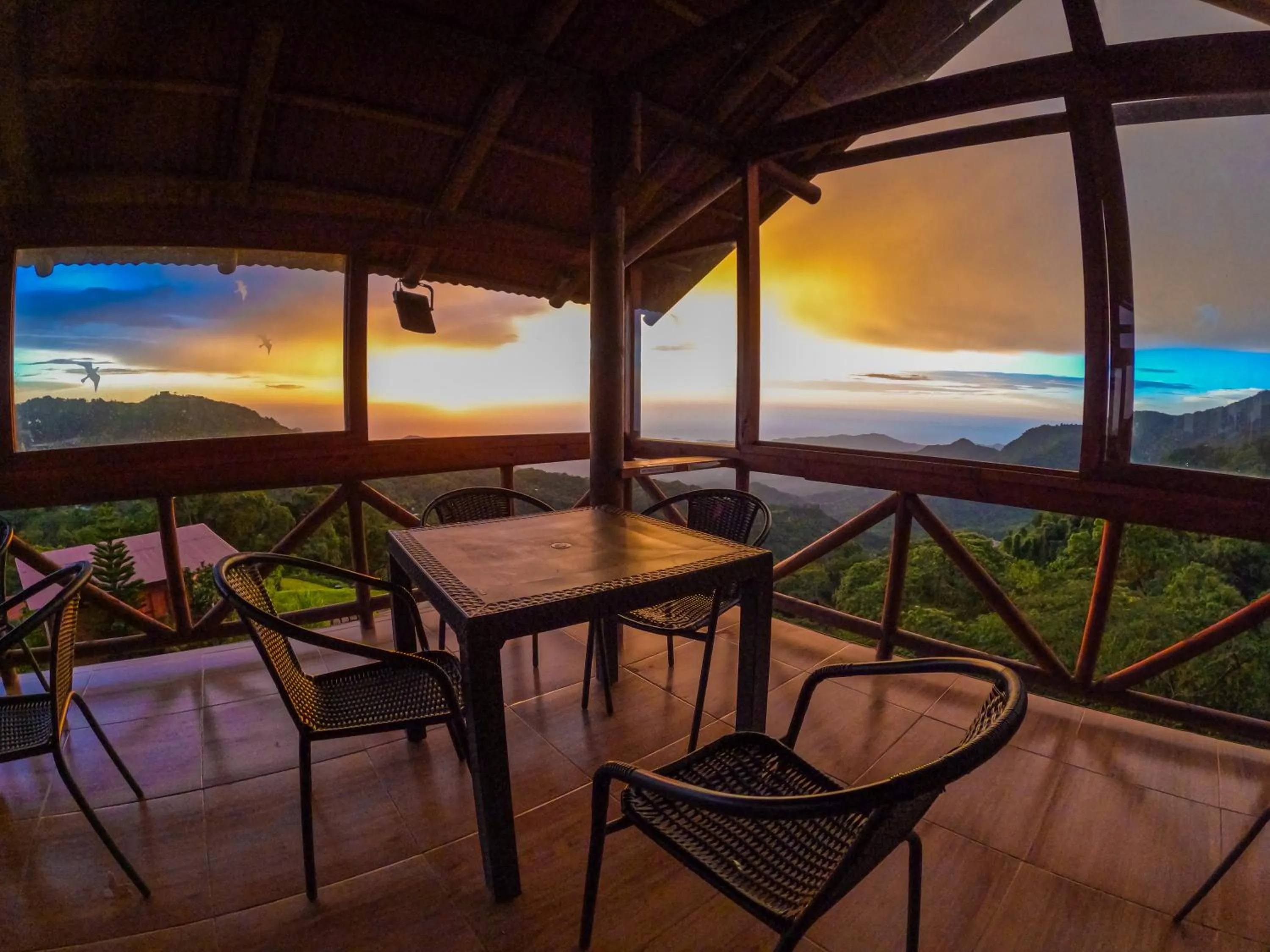 Dining area in Loma Nevada Minca Hotel