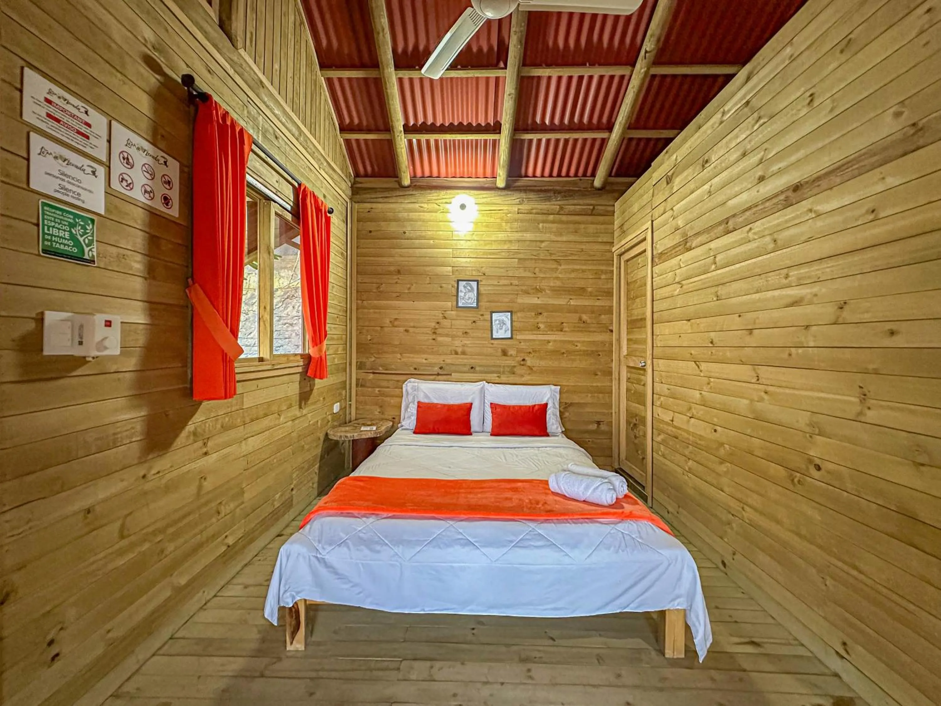 Photo of the whole room, Bed in Loma Nevada Minca Hotel