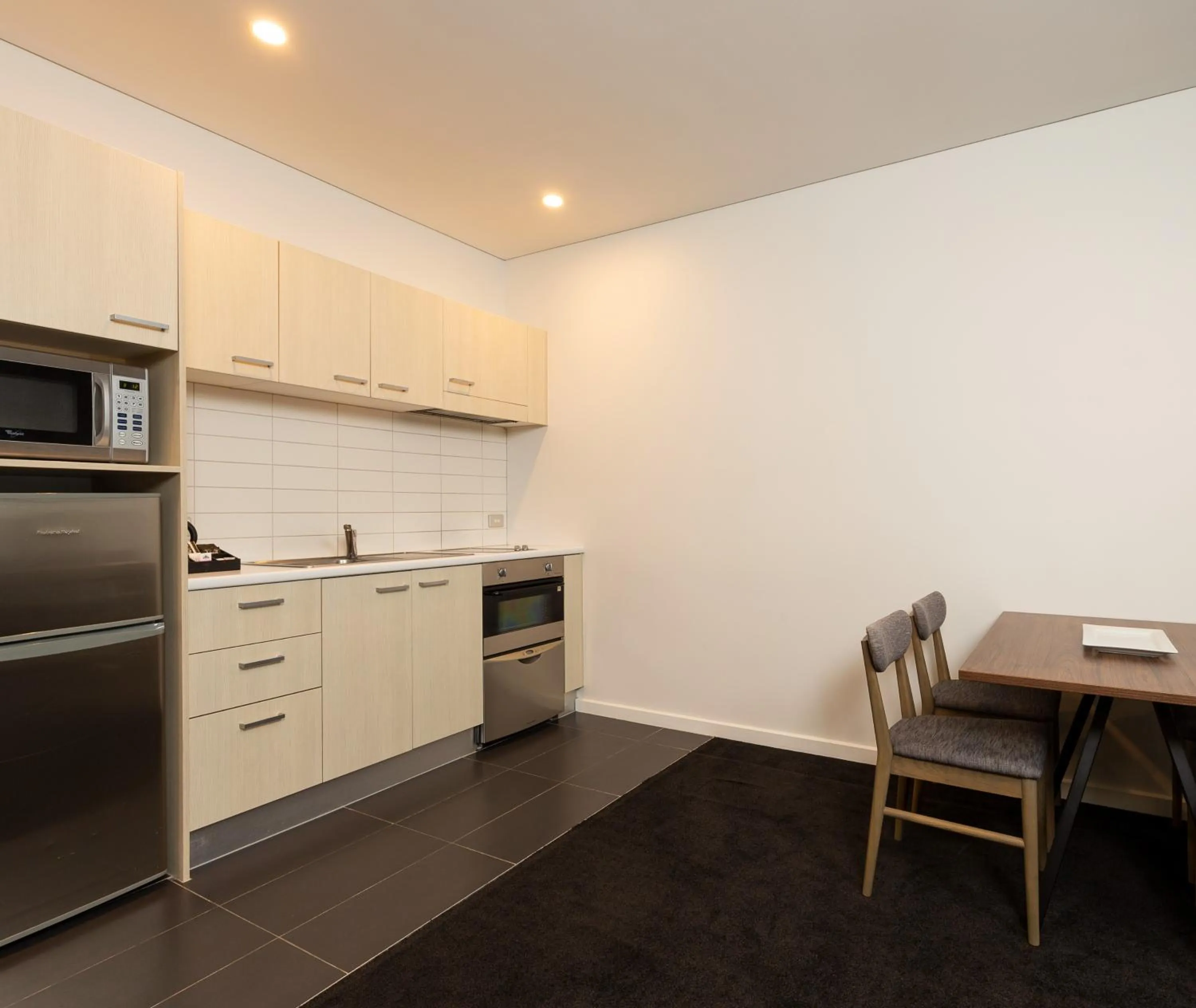 Kitchen or kitchenette in Oaks Auckland Hotel