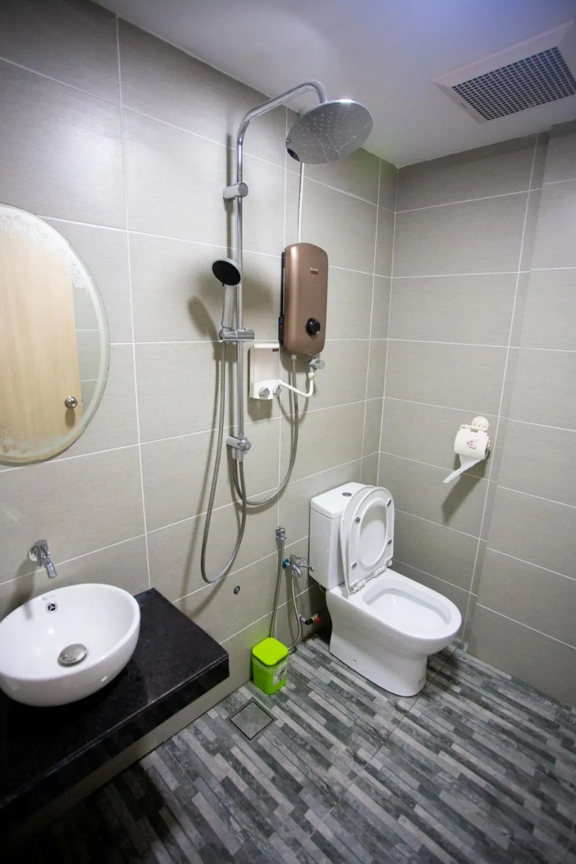 Shower in Hom2rex Kuching Homestay Taman Timberland