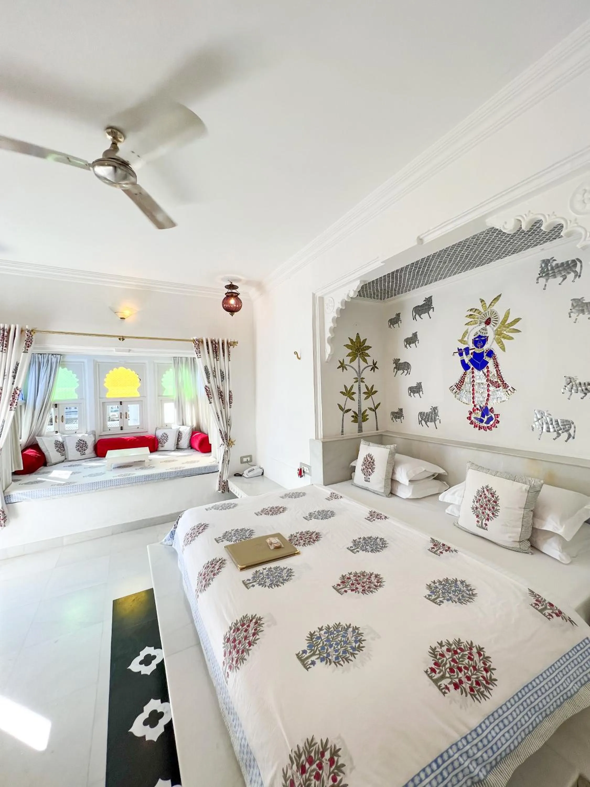 Bed in Jagat Niwas Palace