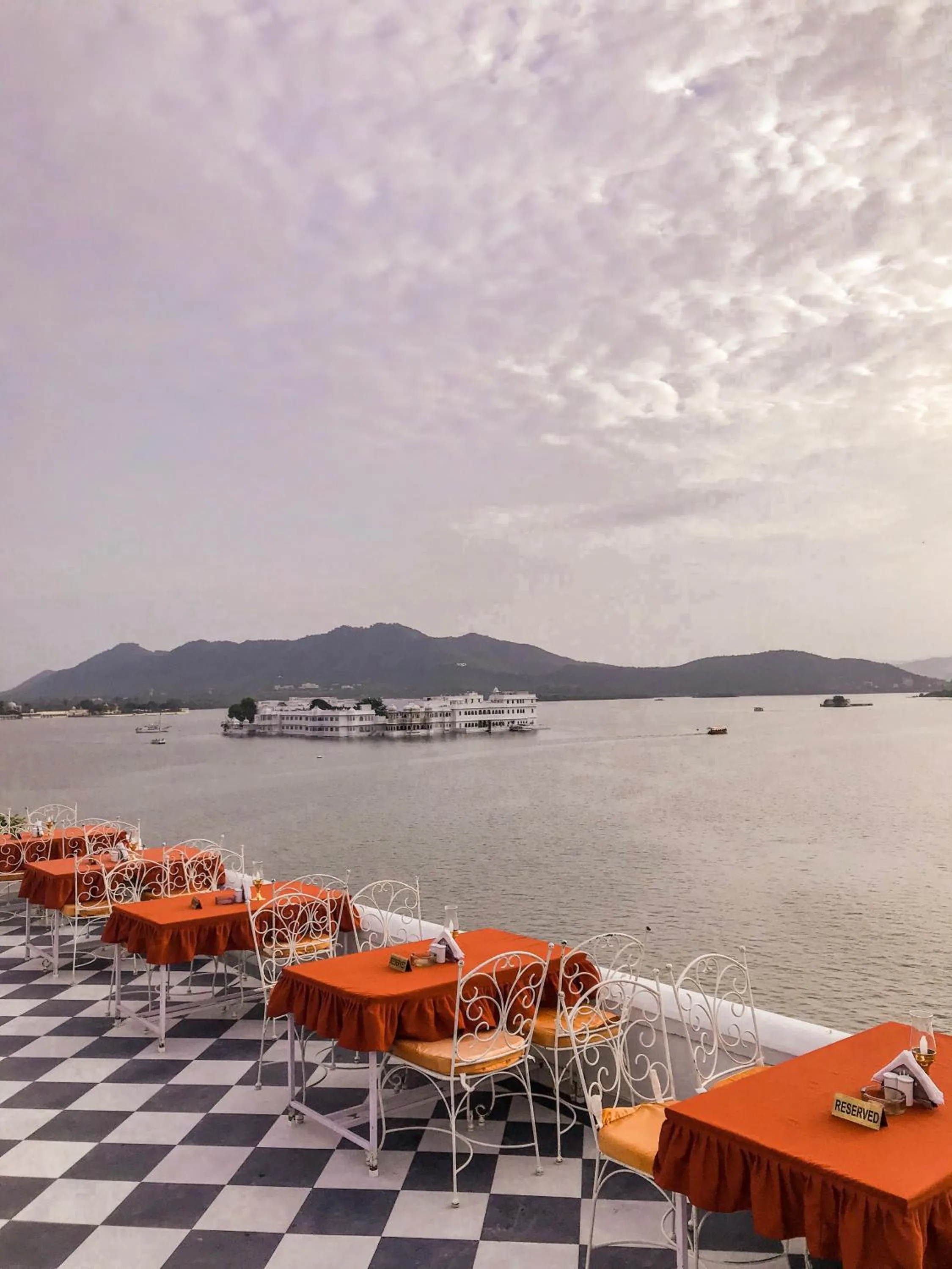 Restaurant/places to eat in Jagat Niwas Palace