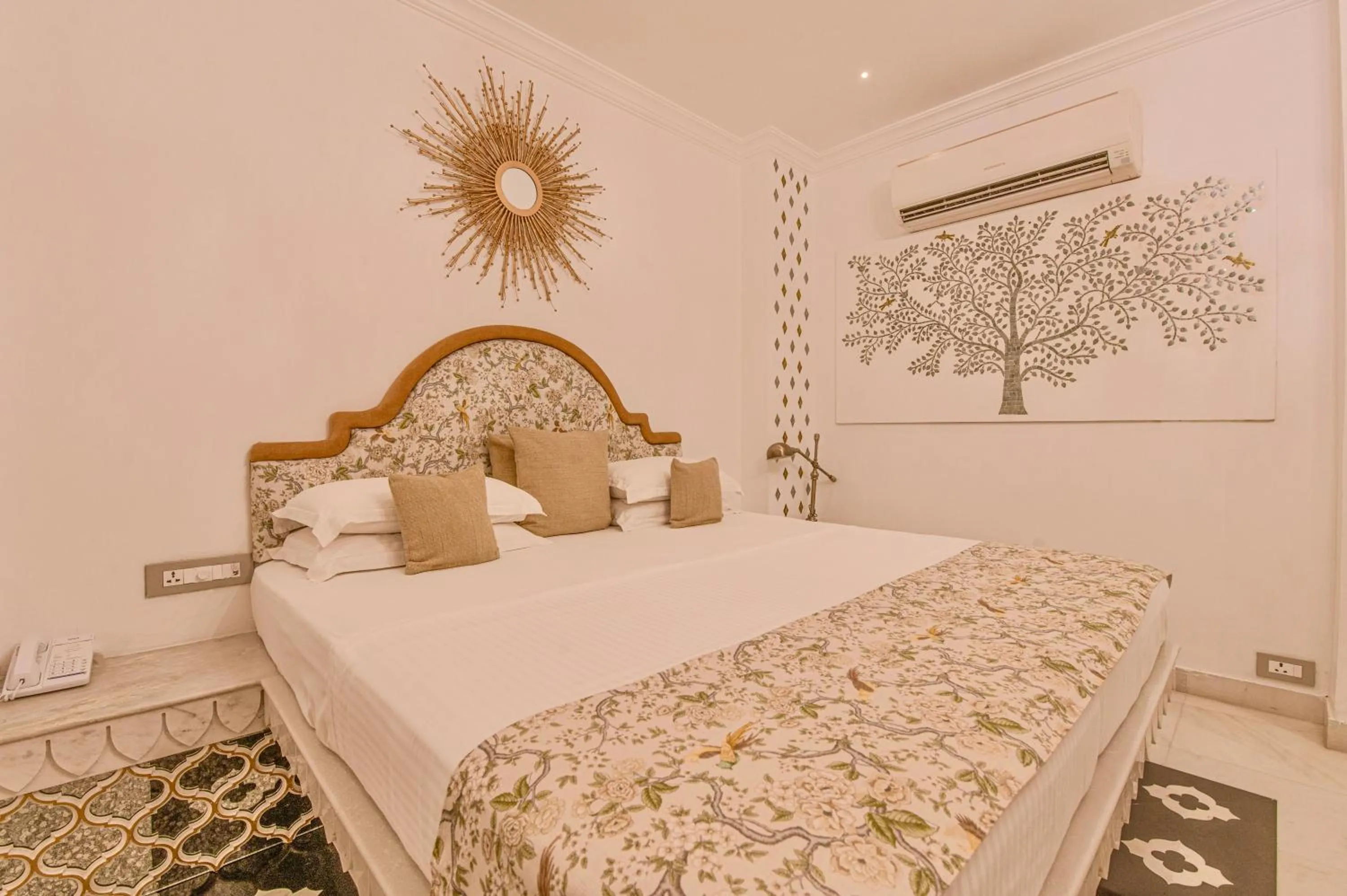 Bed in Jagat Niwas Palace