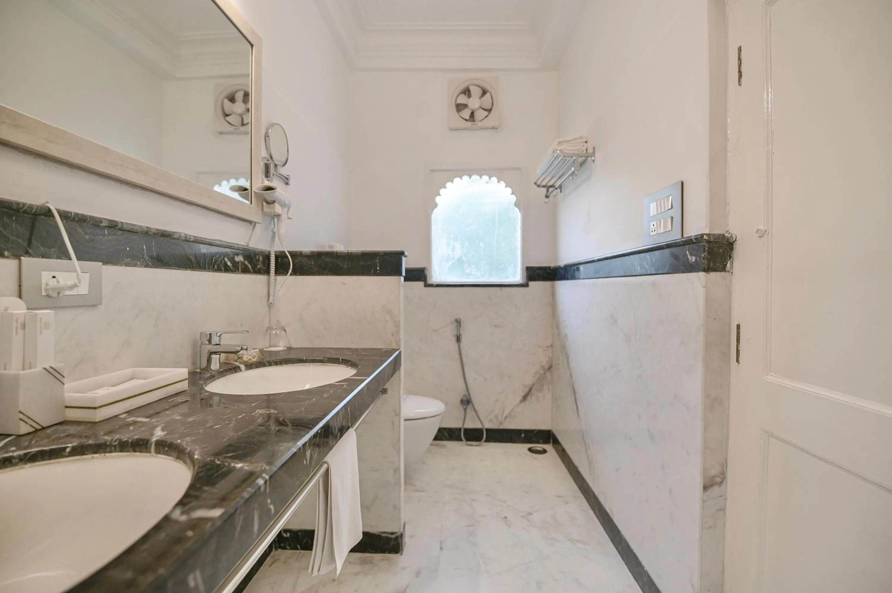 Toilet in Jagat Niwas Palace