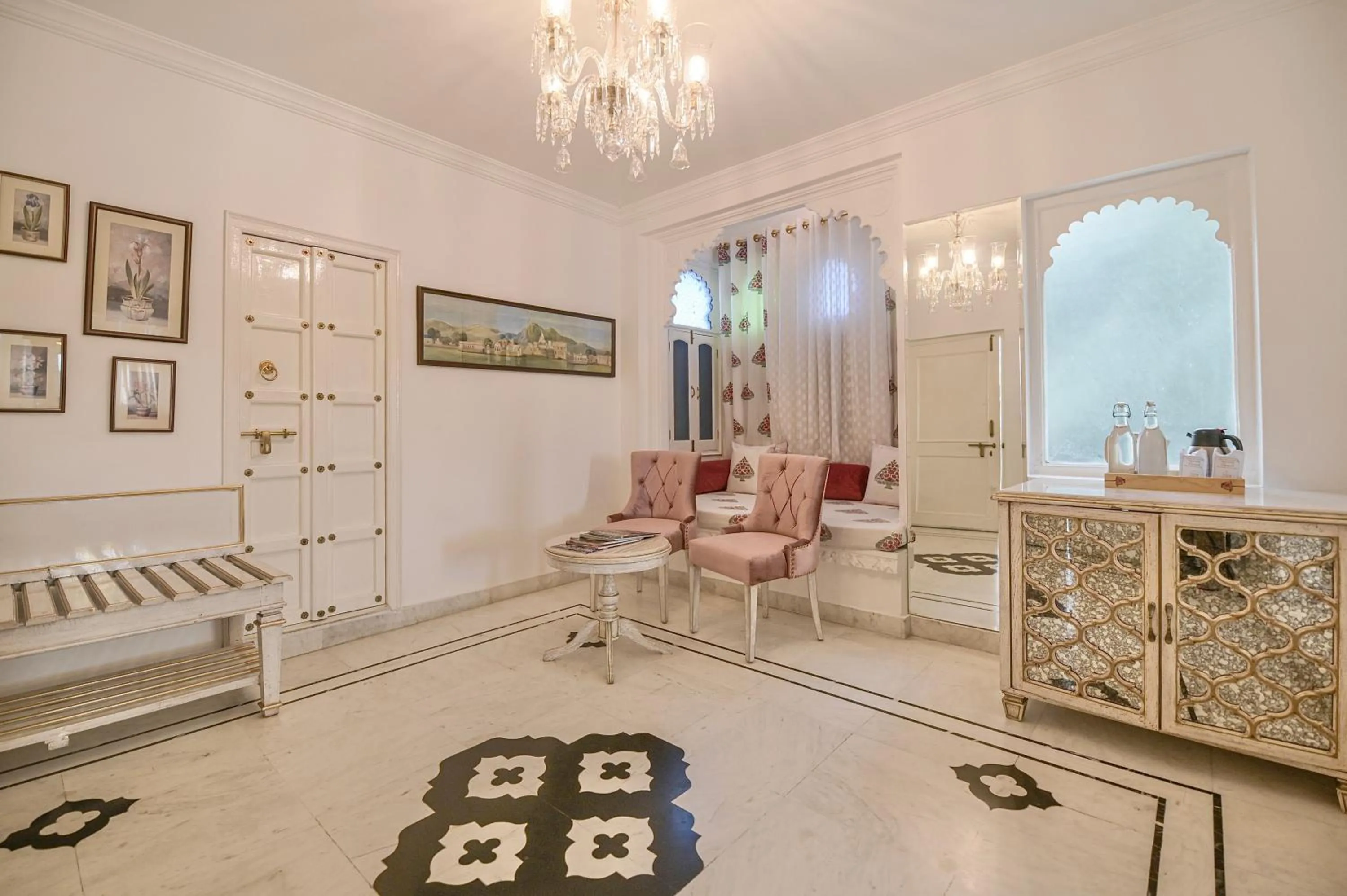 Living room in Jagat Niwas Palace