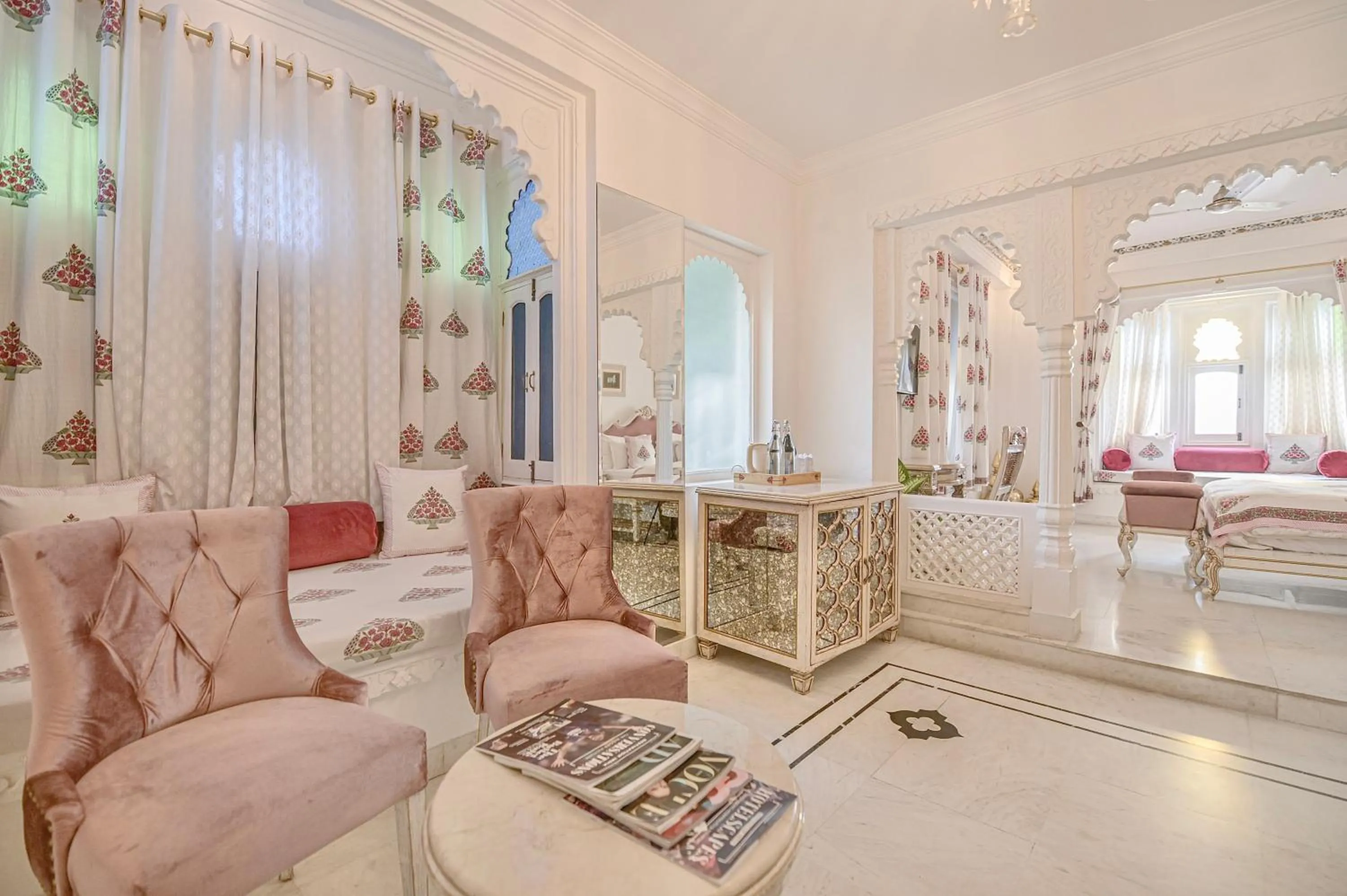 Bed in Jagat Niwas Palace