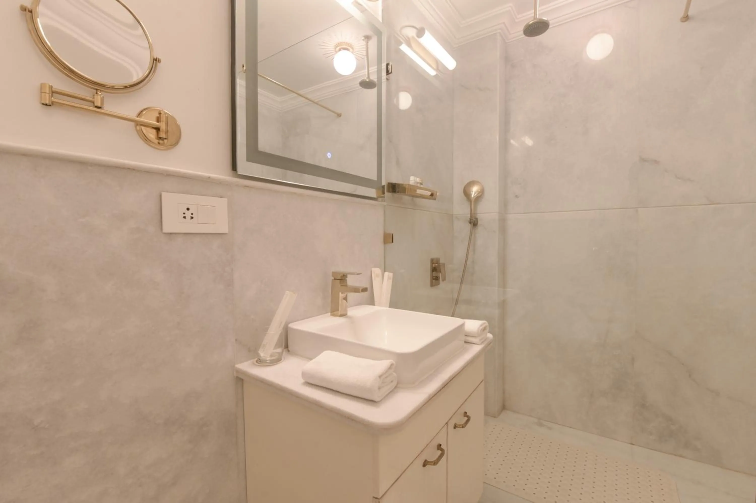 Bathroom in Jagat Niwas Palace