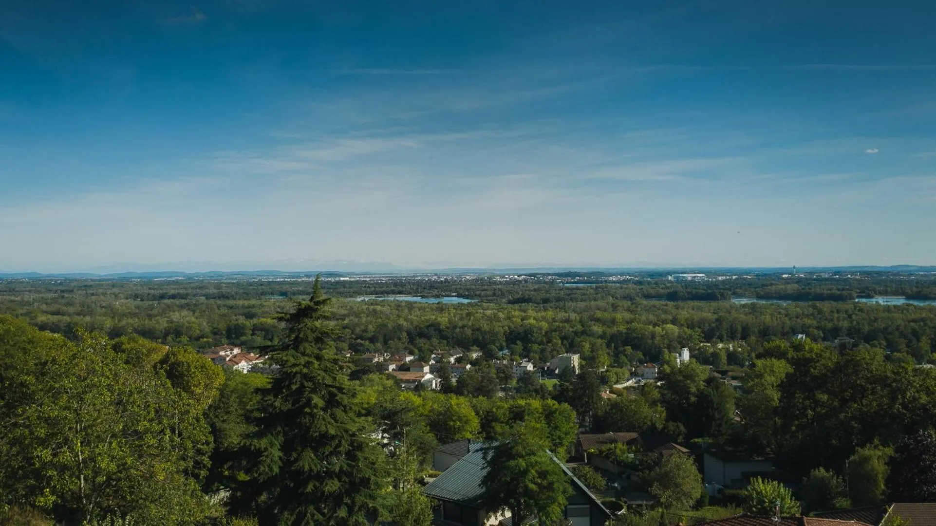 Lake view in La Villa du Rhône