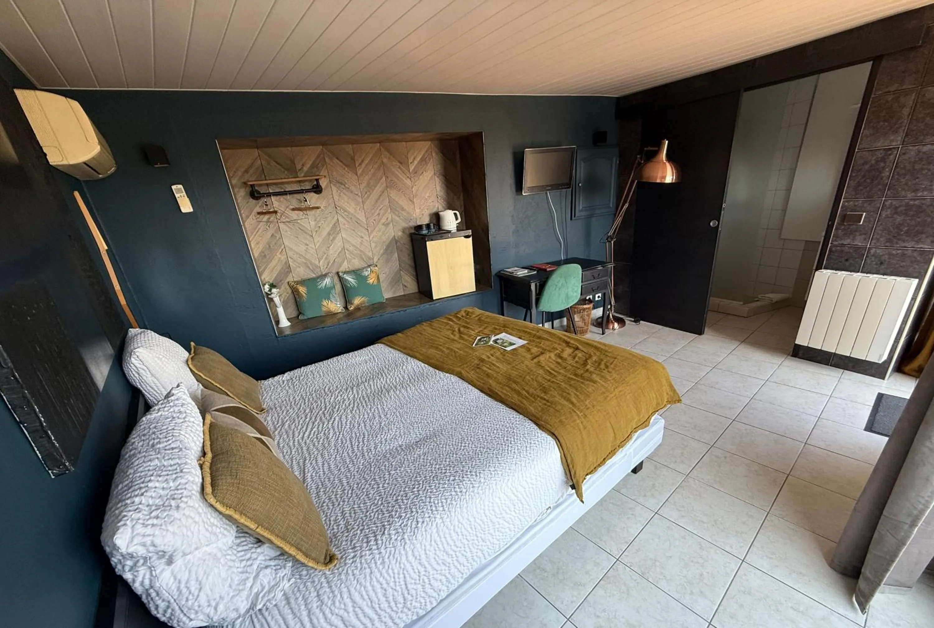 Bed in La Villa du Rhône