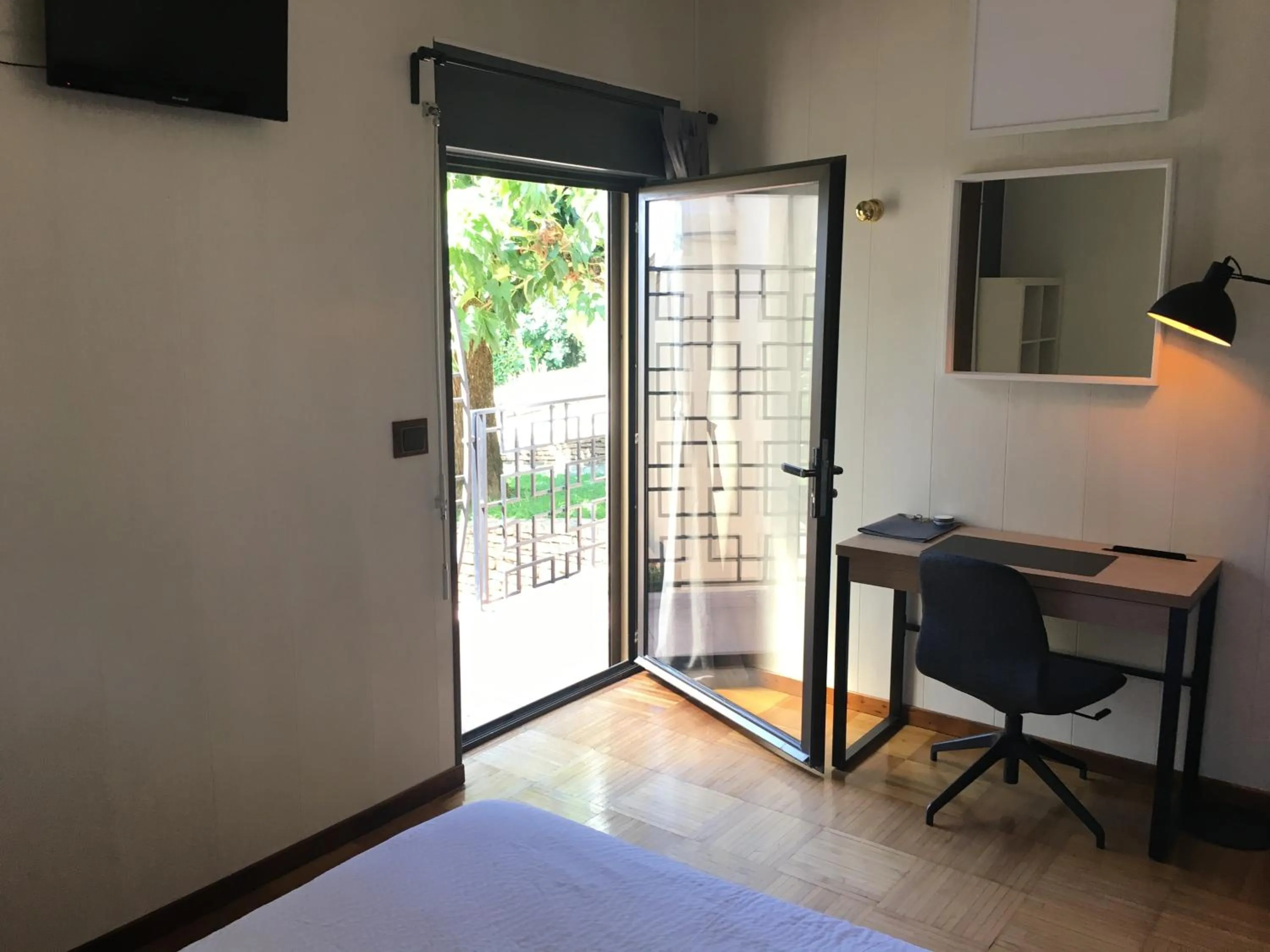 View (from property/room), Bed in La Villa du Rhône