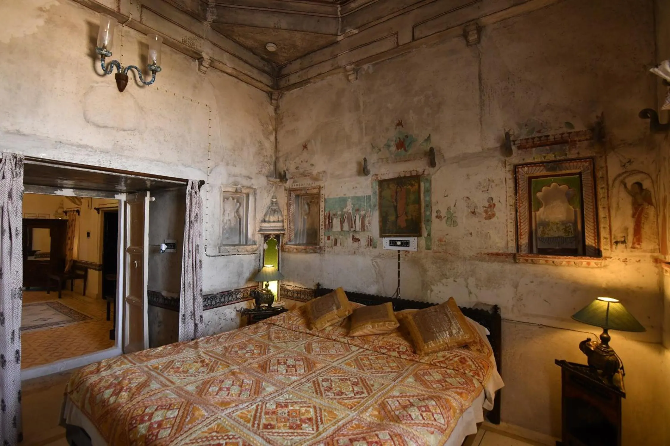 Photo of the whole room in Deogarh Mahal